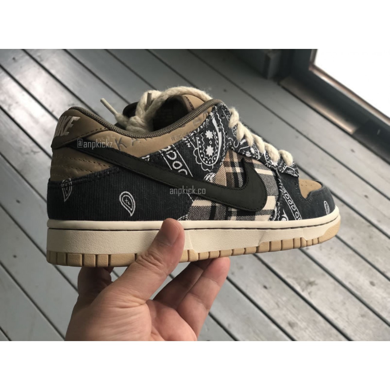 Travis Scott x Nike SB Dunk Low Cactus Jack Special Box CT5053-001