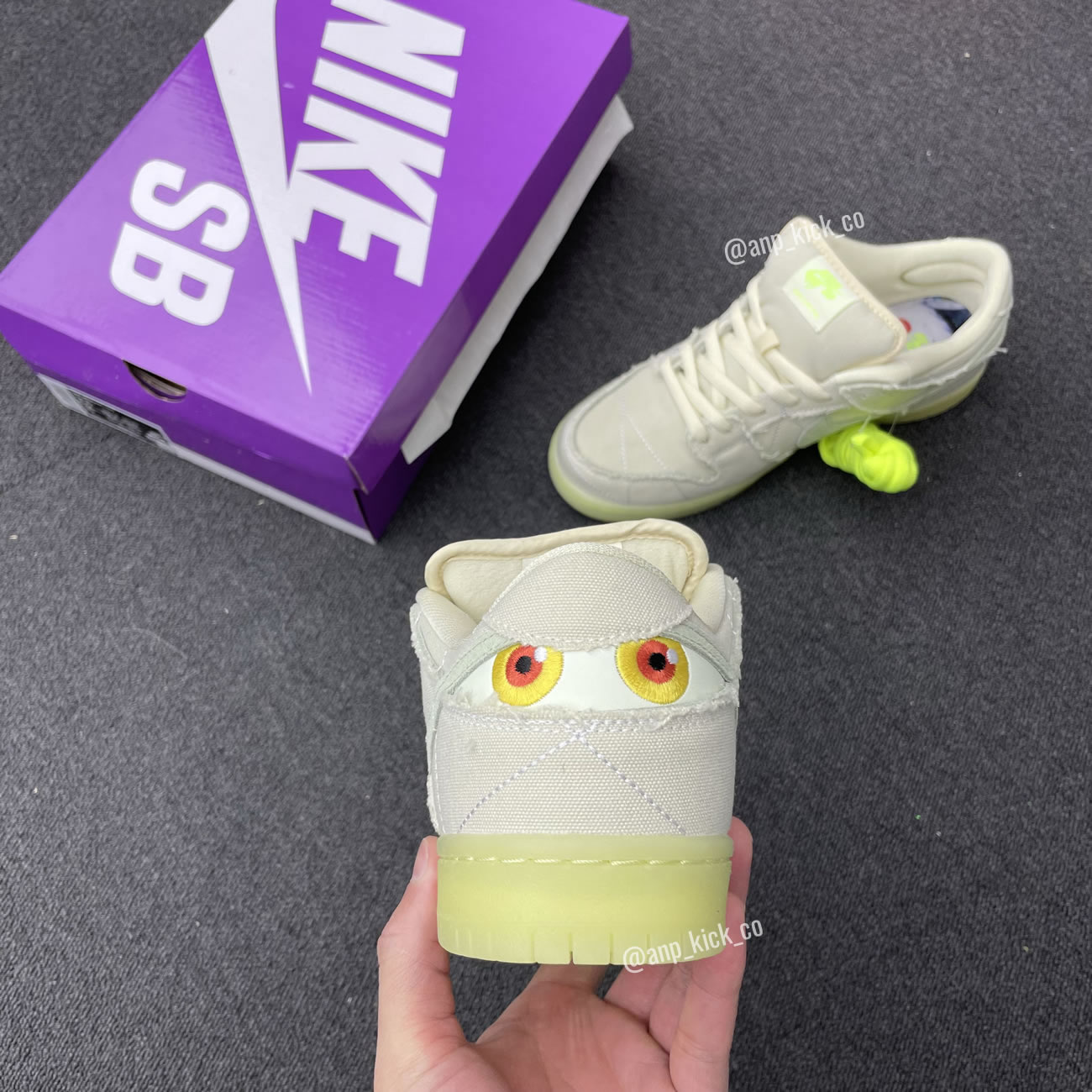 Nike SB Dunk Low Mummy DM0774-111