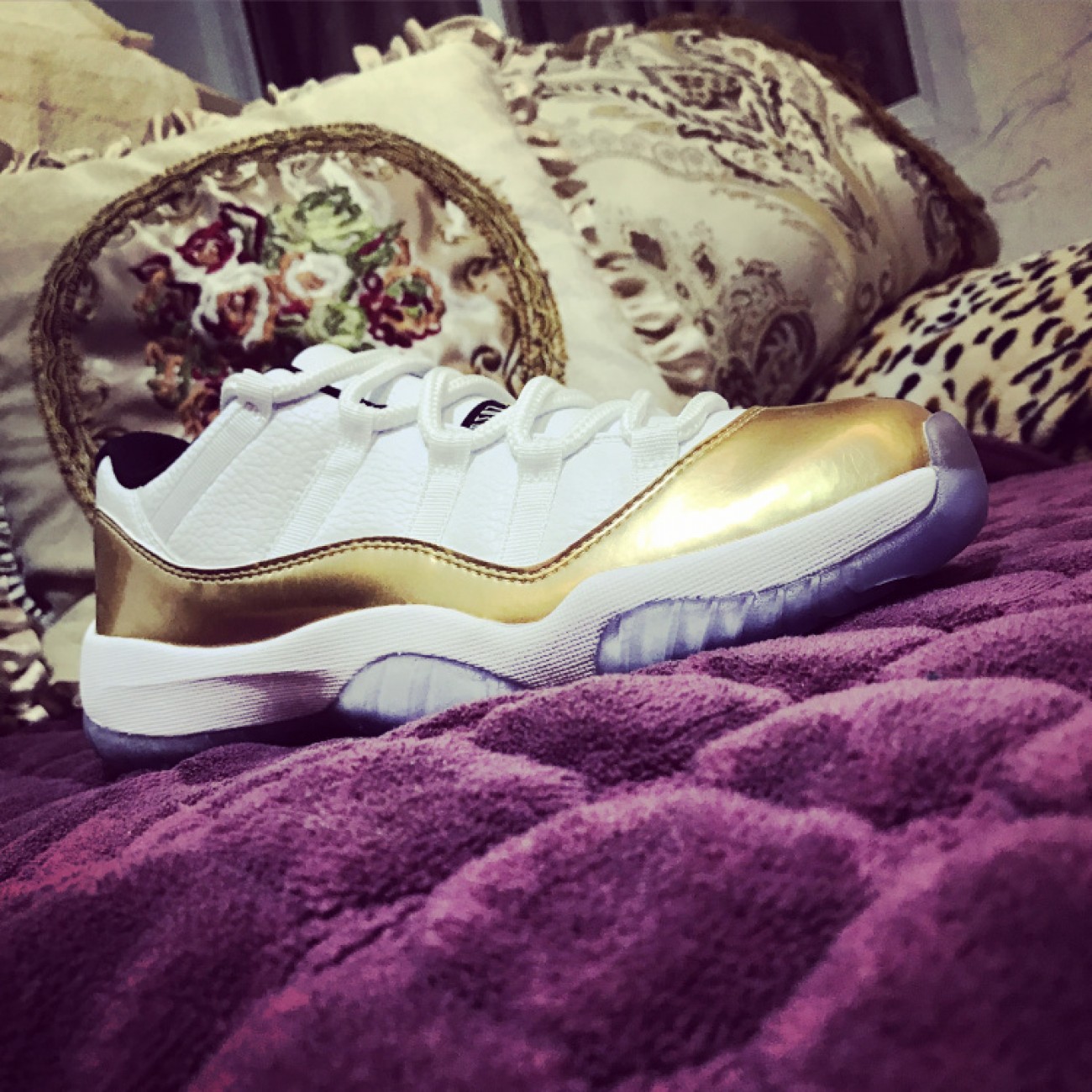 Air Jordan 11 Low Gold Medal 528895-103