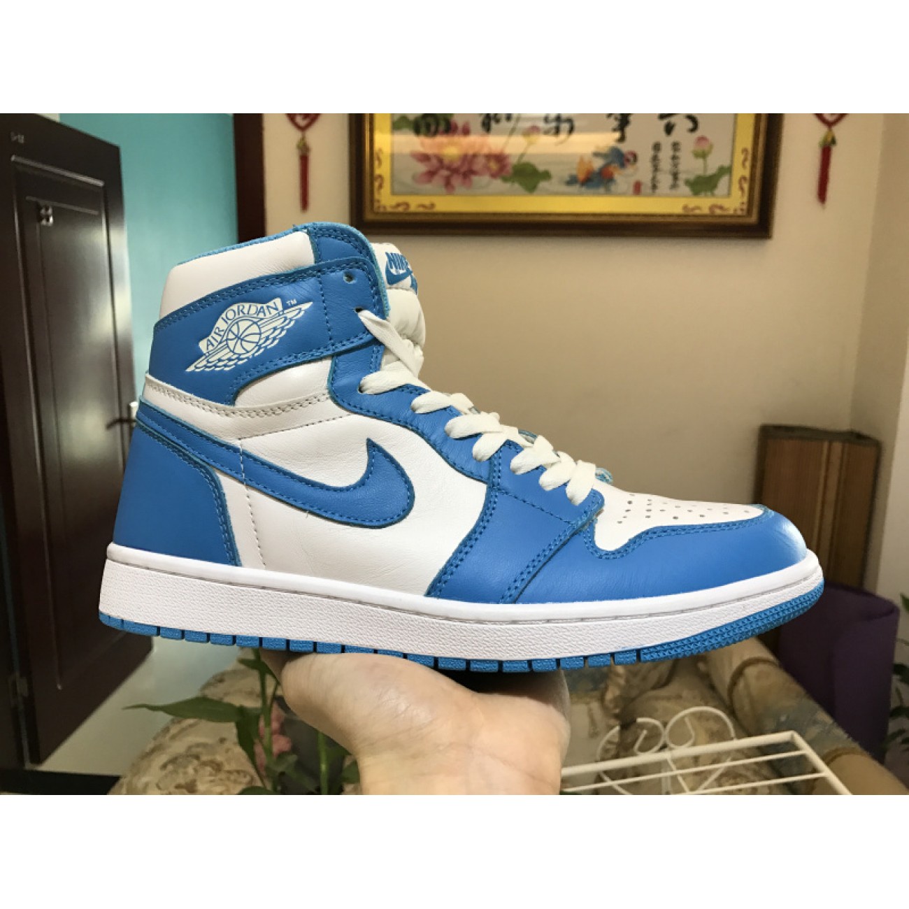 Air Jordan 1 High OG UNC 555088-117