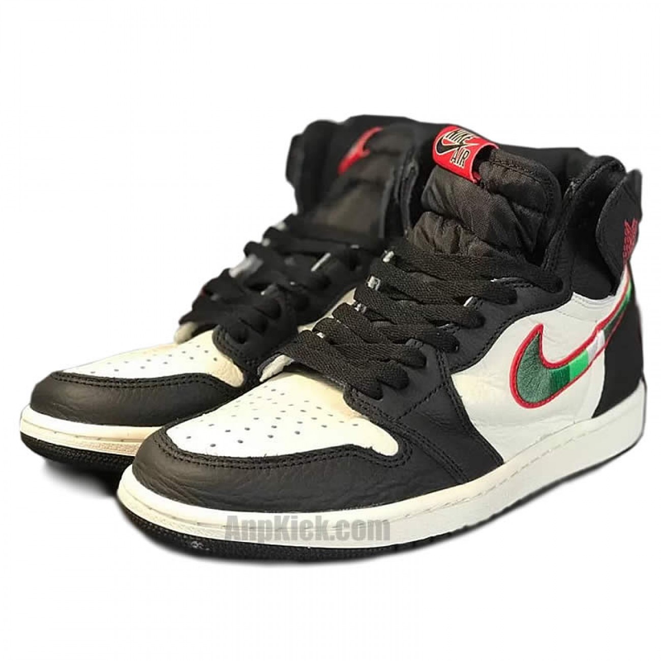 Air Jordan 1 Retro High OG Sports Illustrated Black White 555088-015