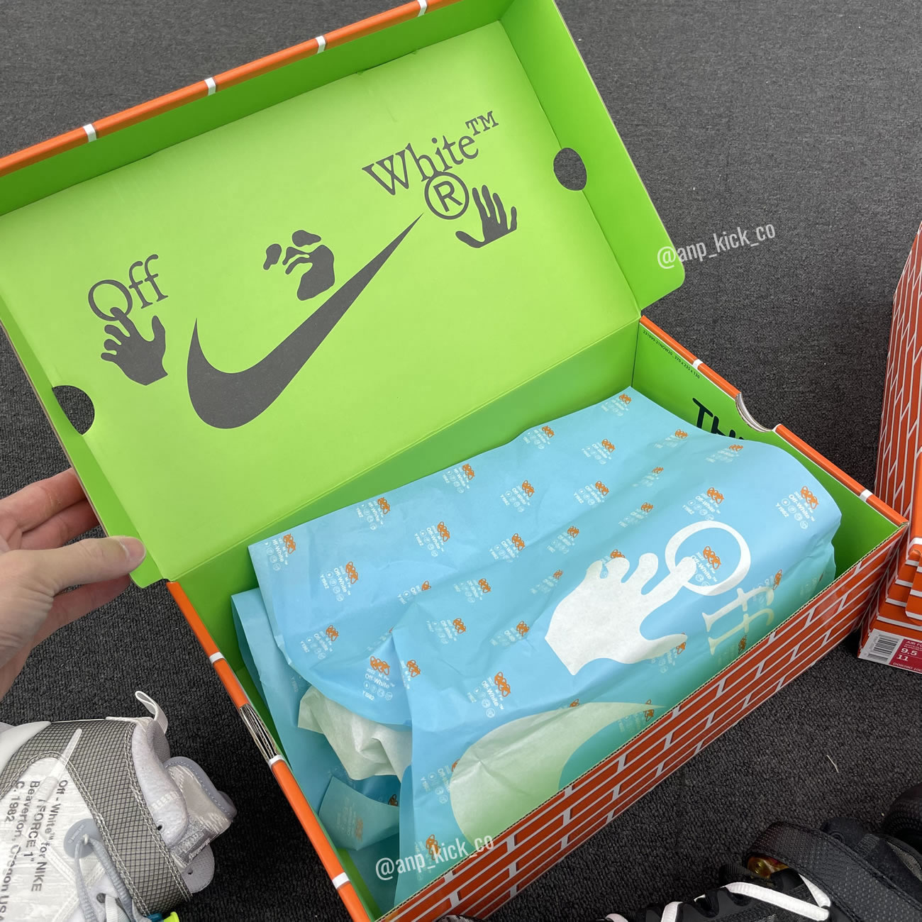 Off-White x Nike Air Force 1 Mid Black DO6290-001 White DO6290-100