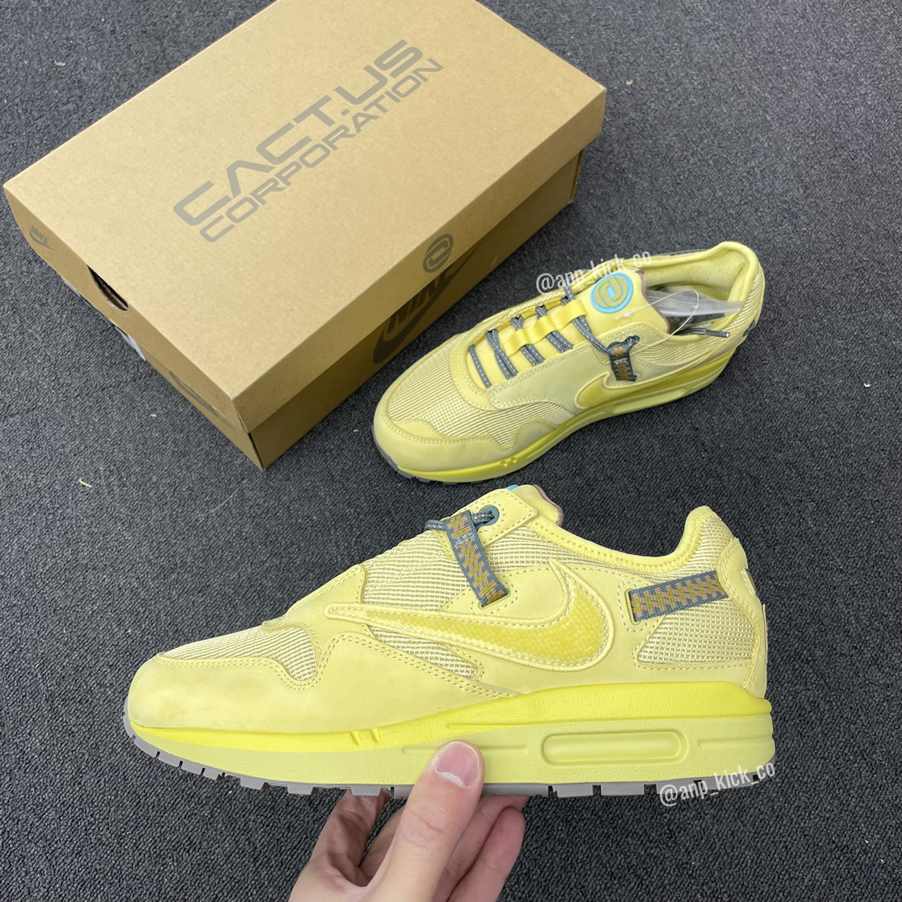 Travis Scott x Nike Air Max 1 Saturn Gold DO9392-700