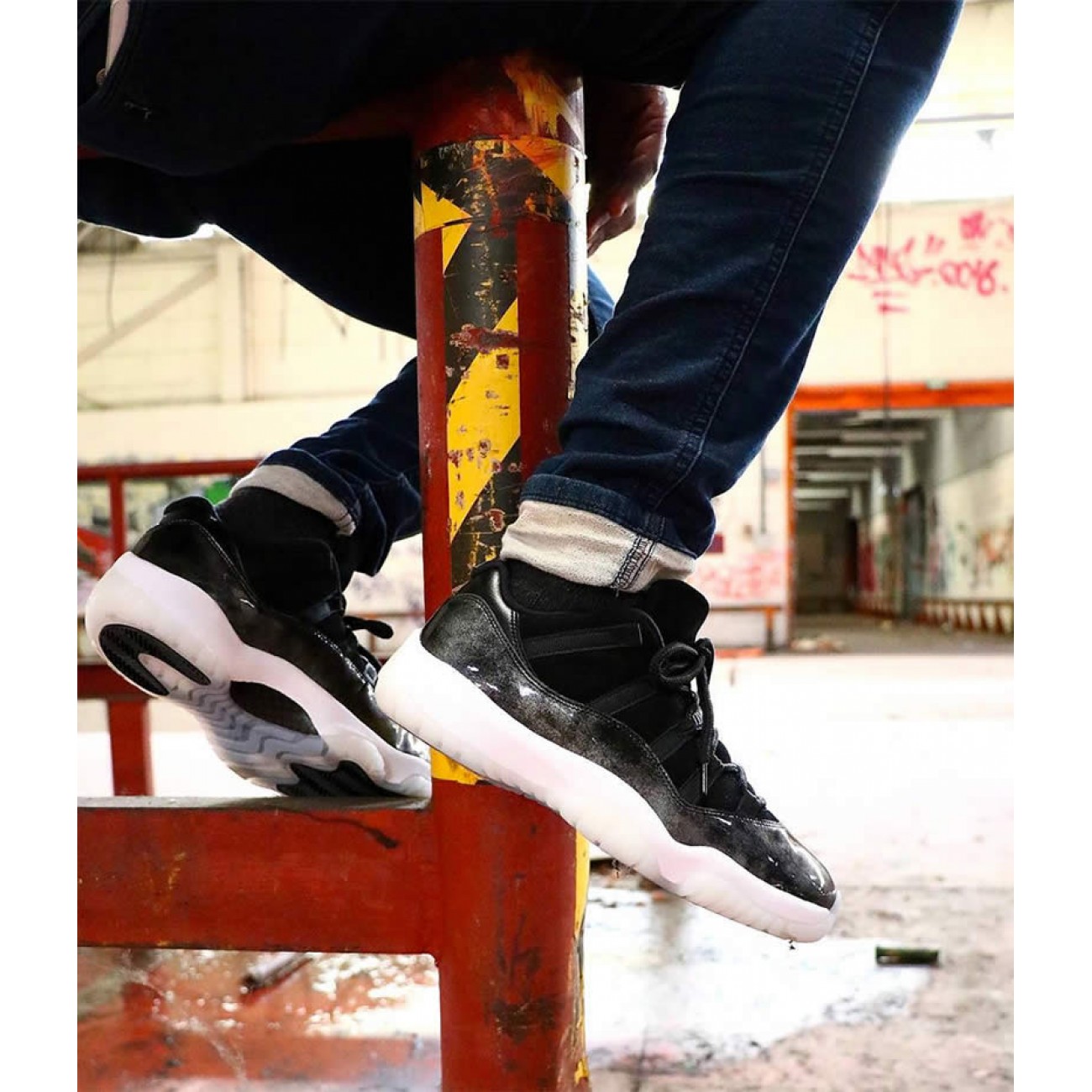 Air Jordan 11 Low Barons Black On Feet Grade School For Sale 528895-010