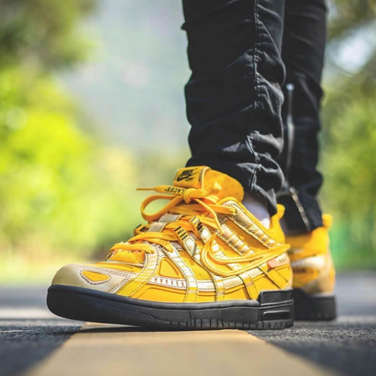 Off-White x Nike Air Rubber Dunk University Gold Release Date CU6015-700