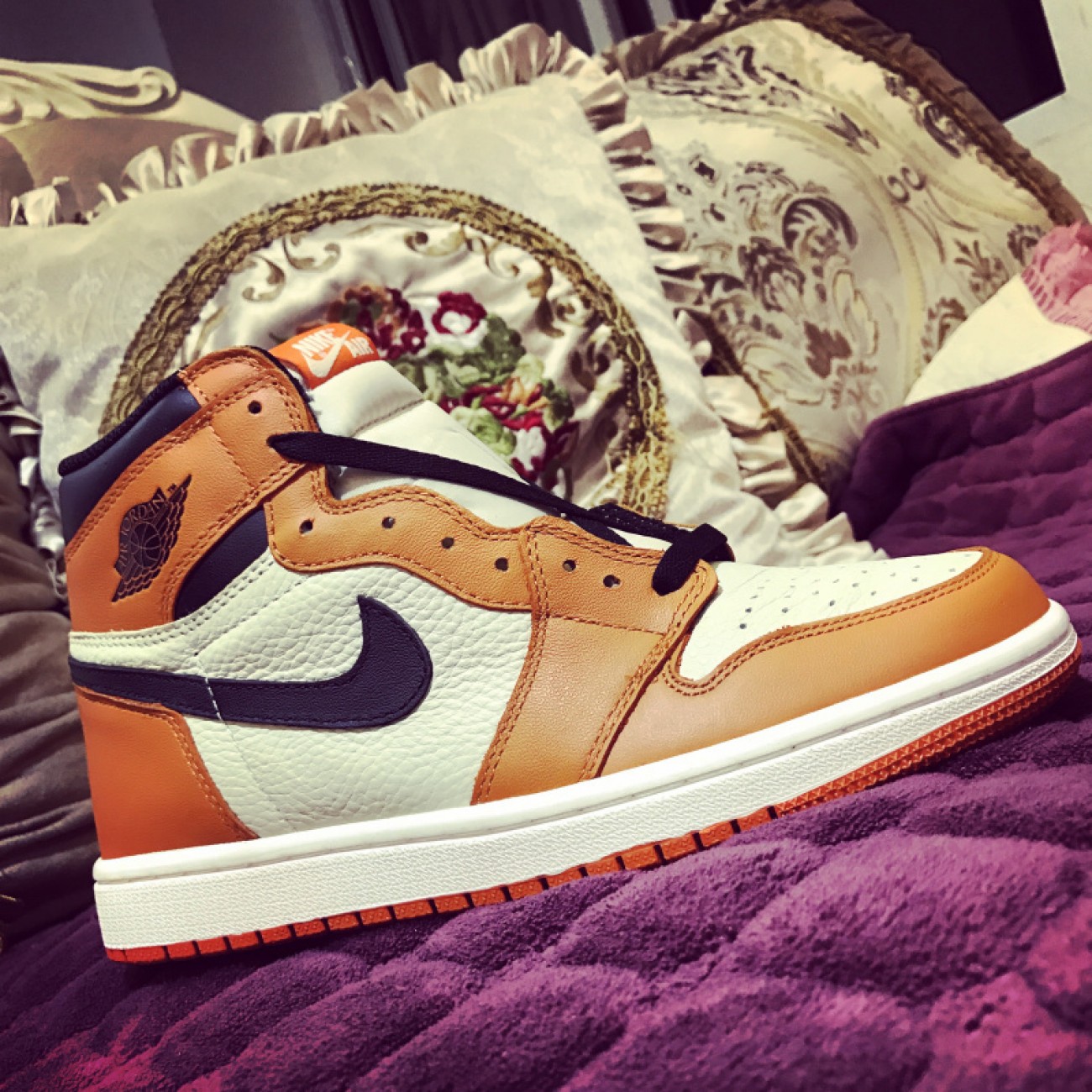 Air Jordan 1 Shattered 555088-113