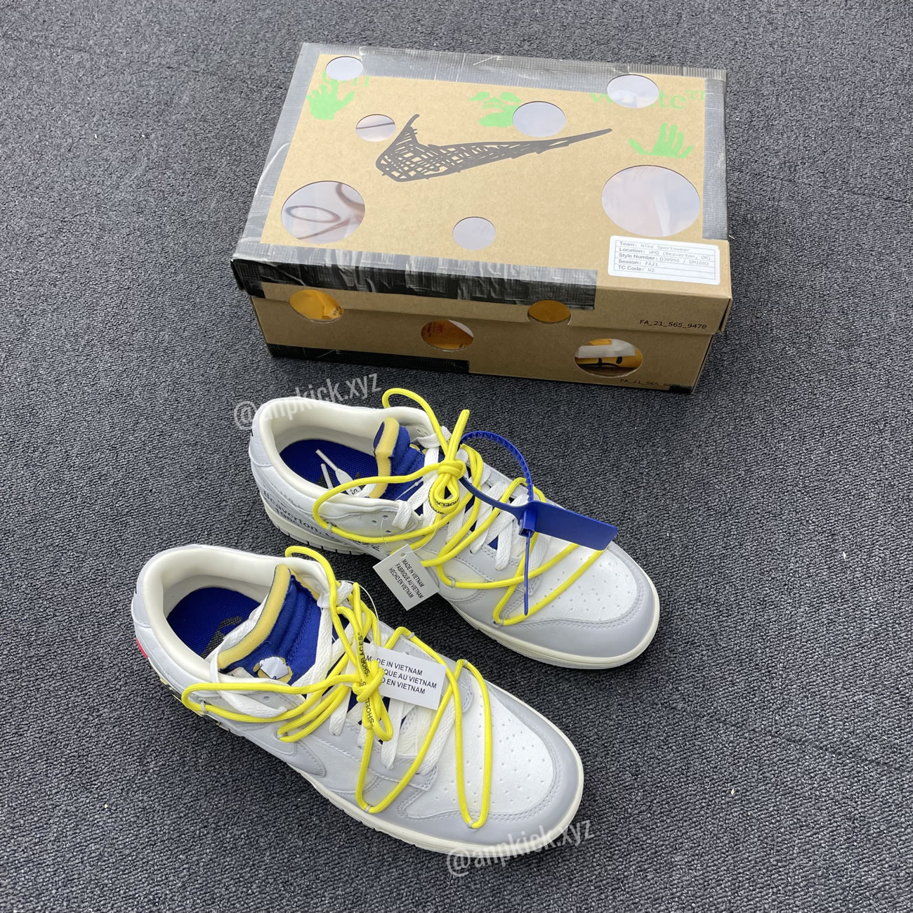 Off-White x Nike SB Dunk Low The 27 Of 50 Sail/Neutral Grey DM1602-120