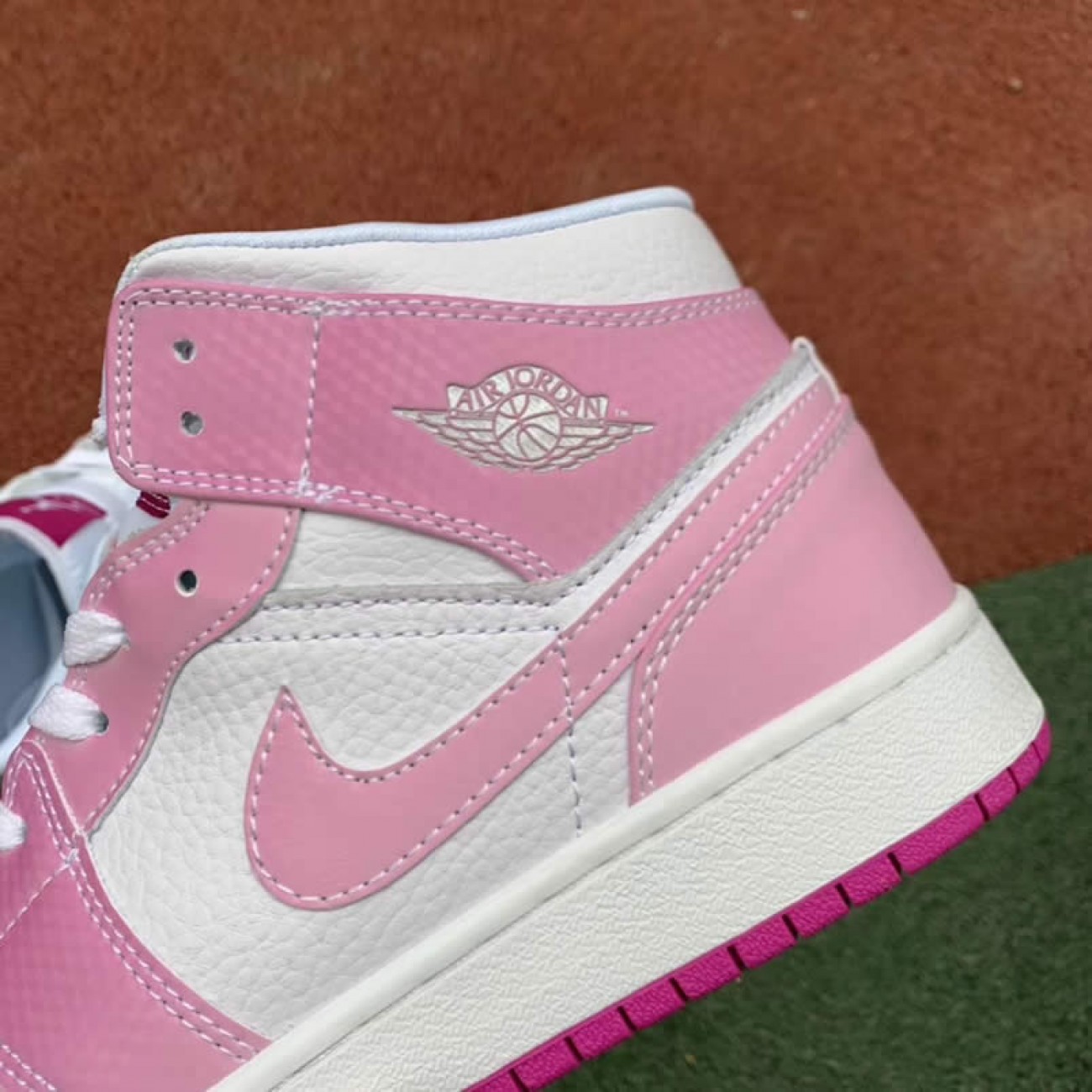 Air Jordan 1 Retro Custom Mid GS/Womens Pink Light-Bone / Chameleon 555112-iD