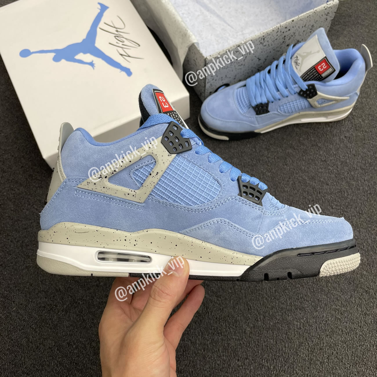 Air Jordan 4 University Blue / UNC CT8527-400