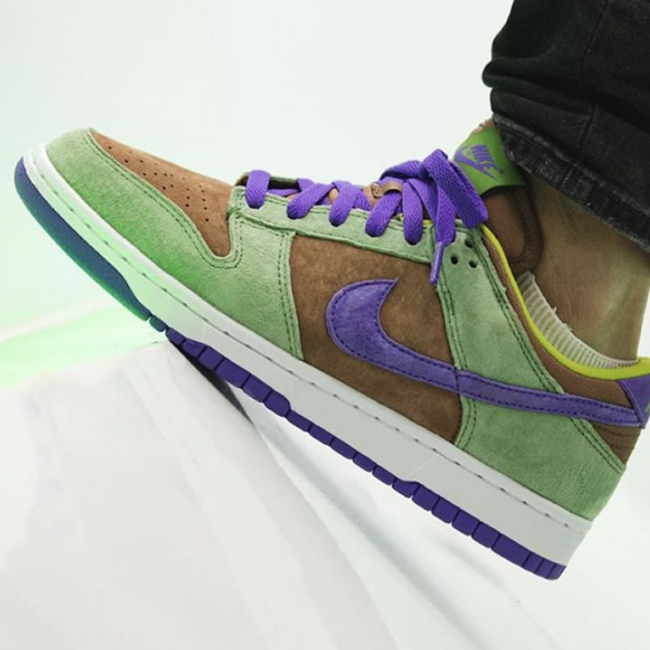 Nike Dunk Low SP Veneer / Autumn Green-Deep Purple DA1469-200