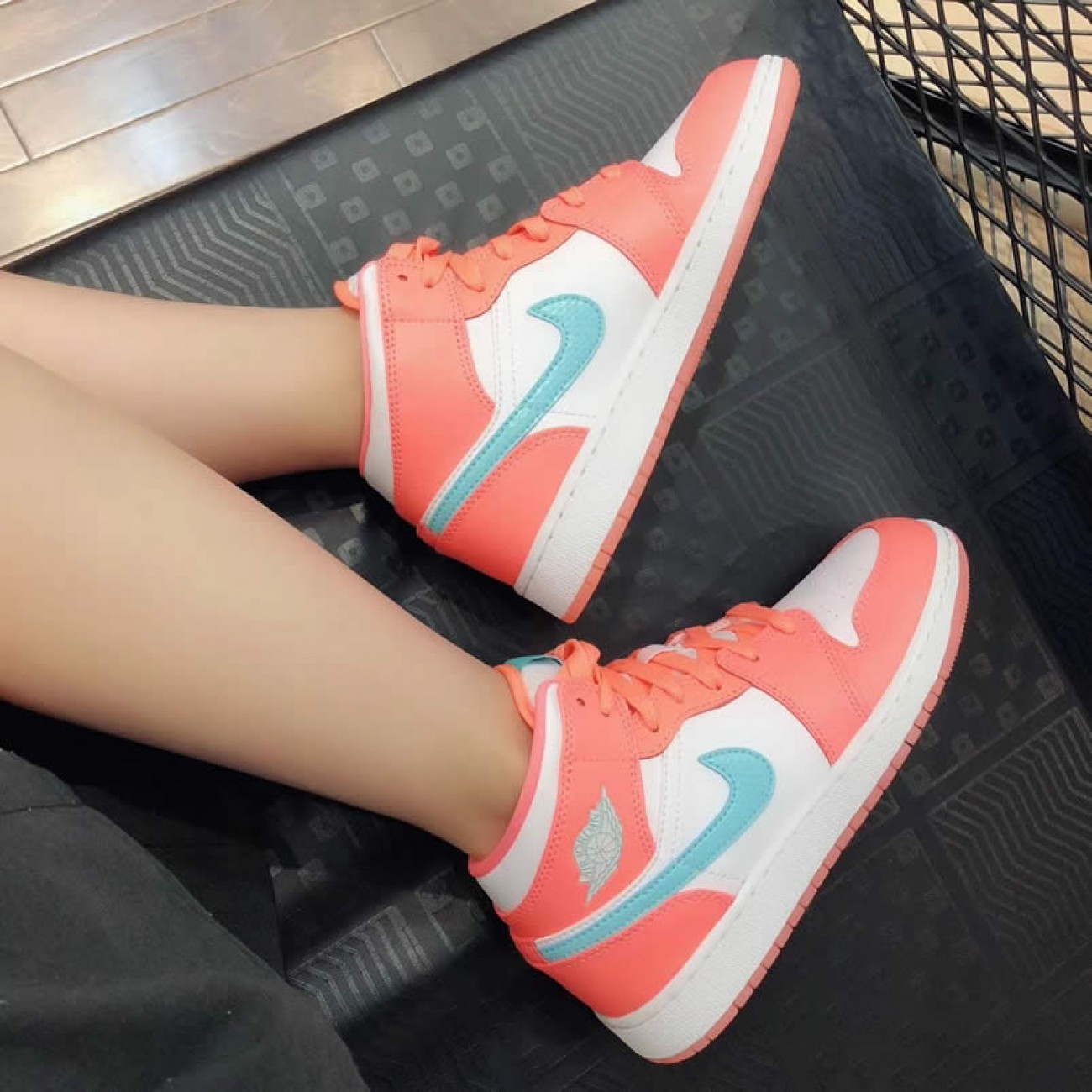 Air Jordan 1 Mid GS Crimson Pulse Pink Aqua 555112-814