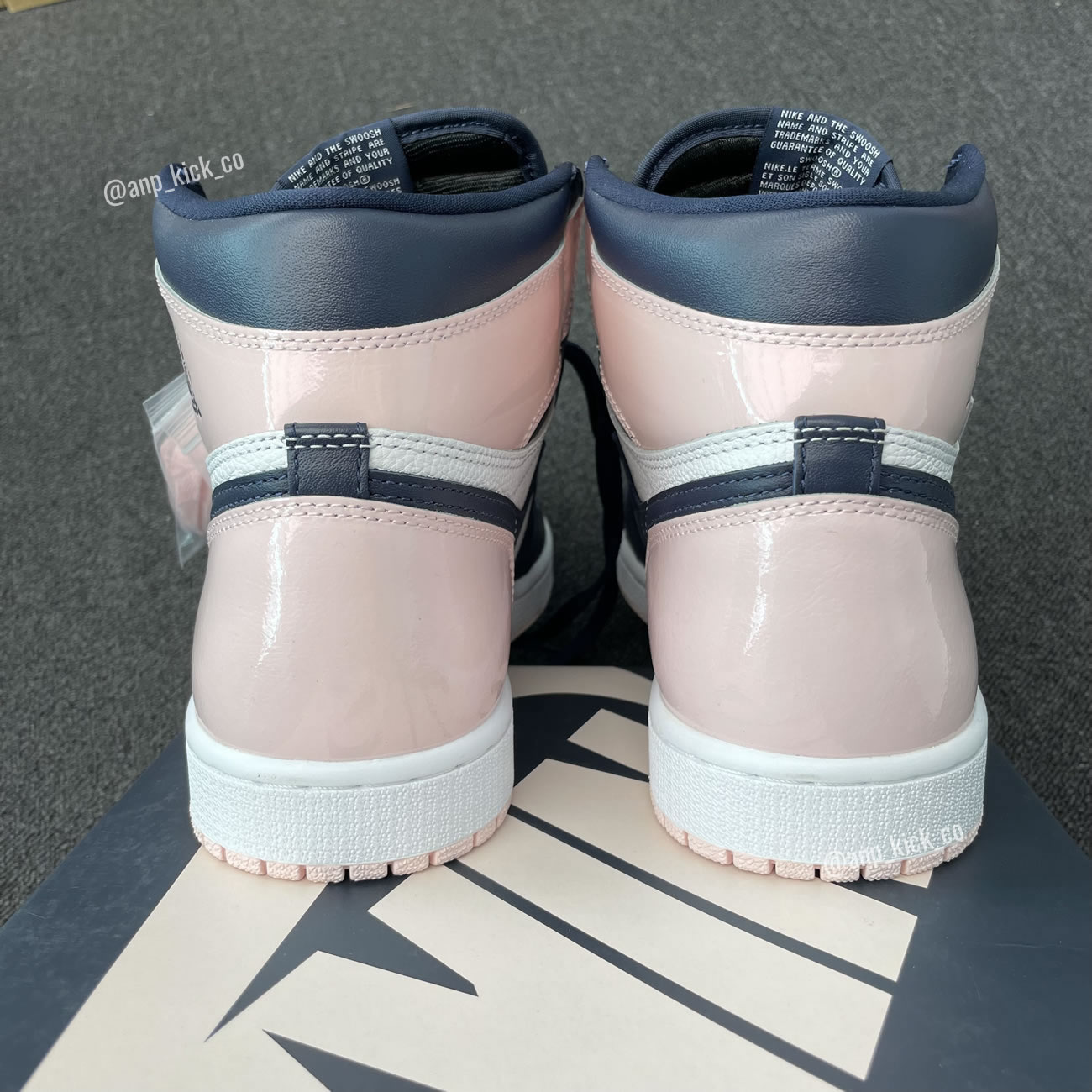 Air Jordan 1 High Wmn's Atmosphere DD9335-641