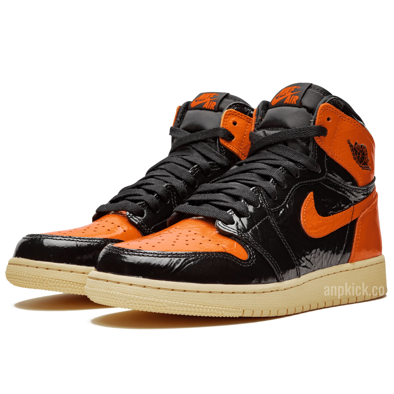 Air Jordan 1 Retro High OG Shattered Backboard 3.0 2019 / Black Pale Vanilla Starfish 555088-028