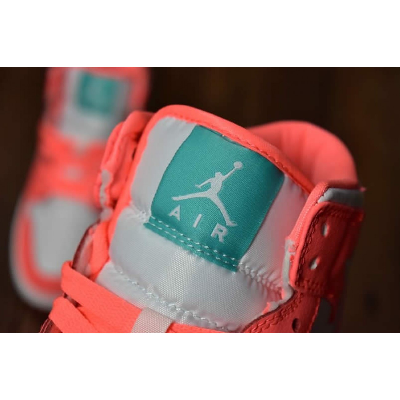 Air Jordan 1 Mid GS Crimson Pulse Pink Aqua 555112-814