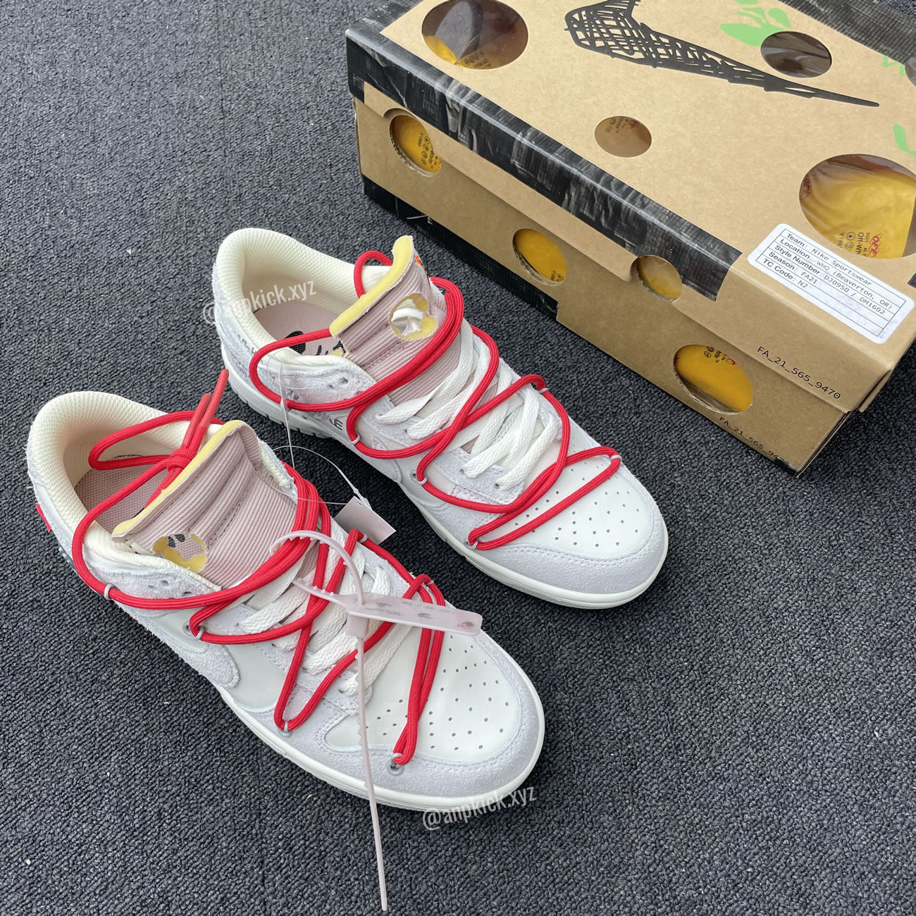 Off-White x Nike SB Dunk Low Lot 33 of 50 Sail/Neutral Grey-Chile Red DJ0950-118