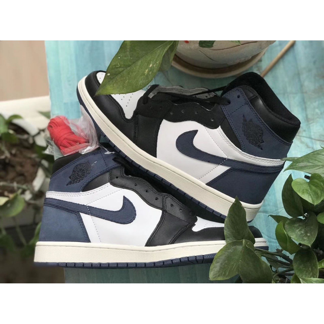 Air Jordan 1 Retro High OG Blue Moon 555088-115