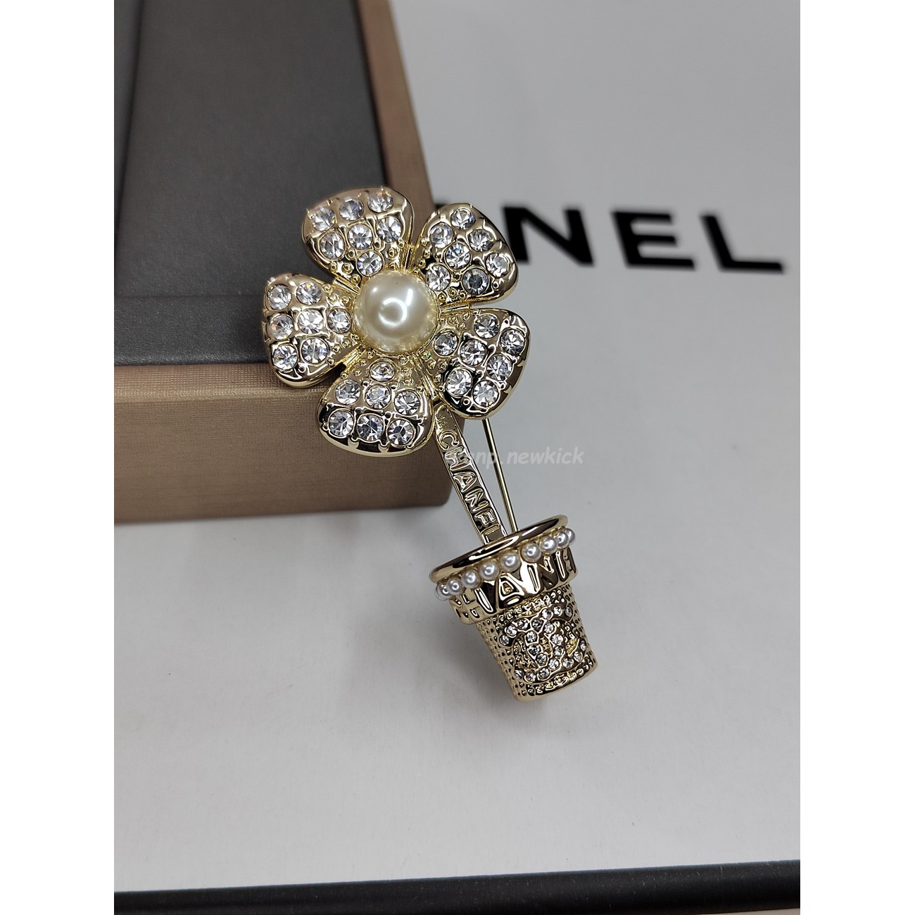 Chanel Diamond inlaid flower pot brooch