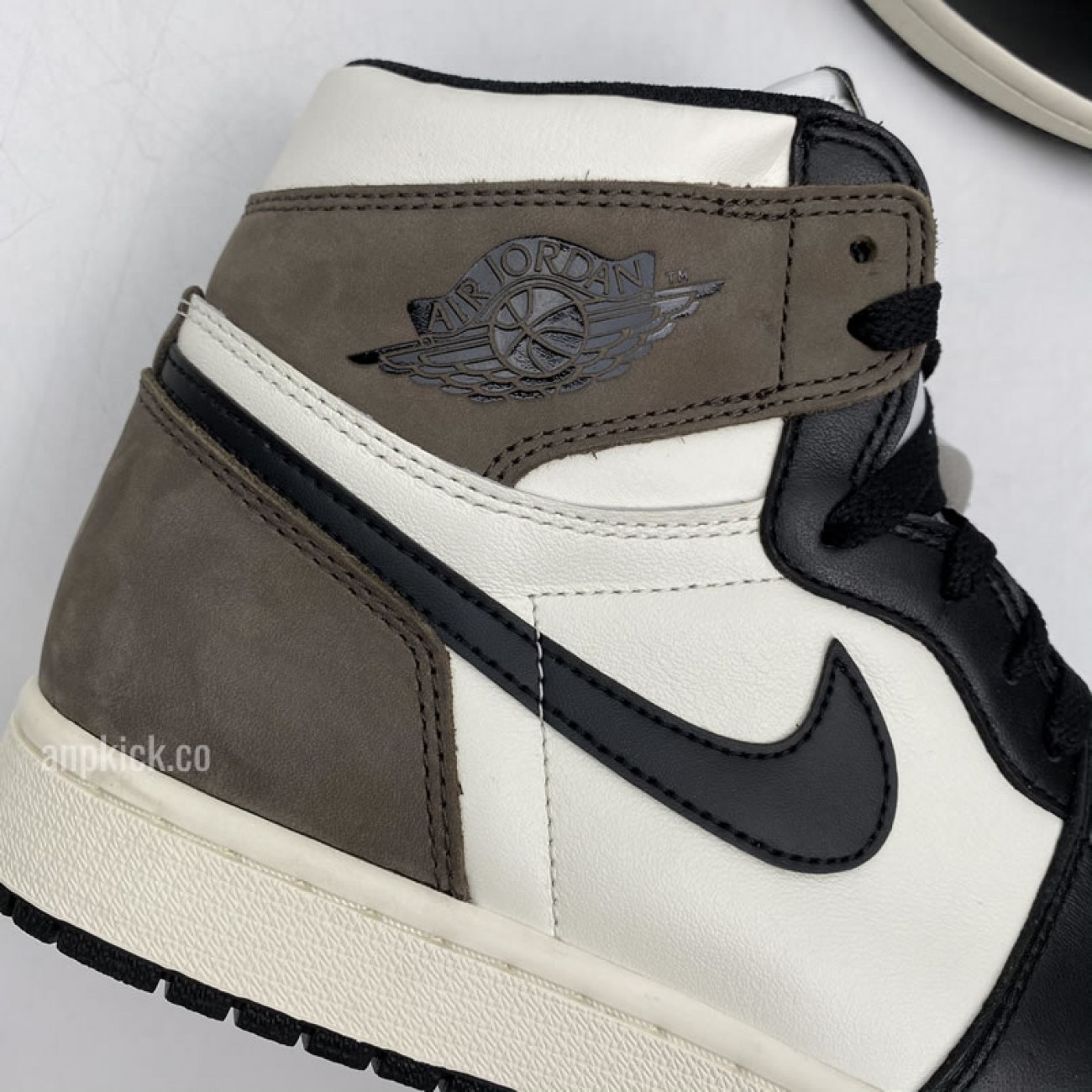 Air Jordan 1 Retro High Dark Mocha 2020 For Sale Release Date 555088-105