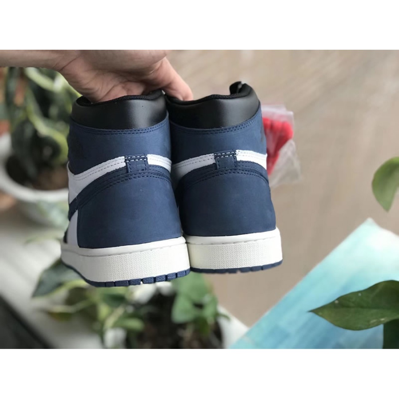 Air Jordan 1 Retro High OG Blue Moon 555088-115