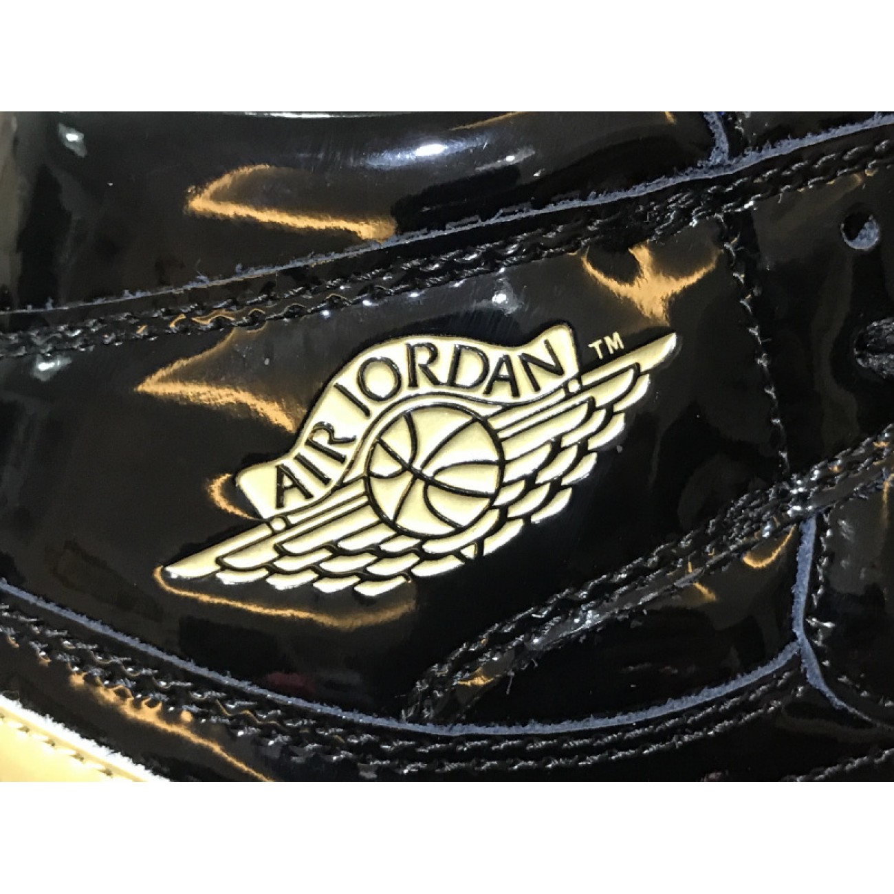Air Jordan 1 Black Gold OG 555088-019