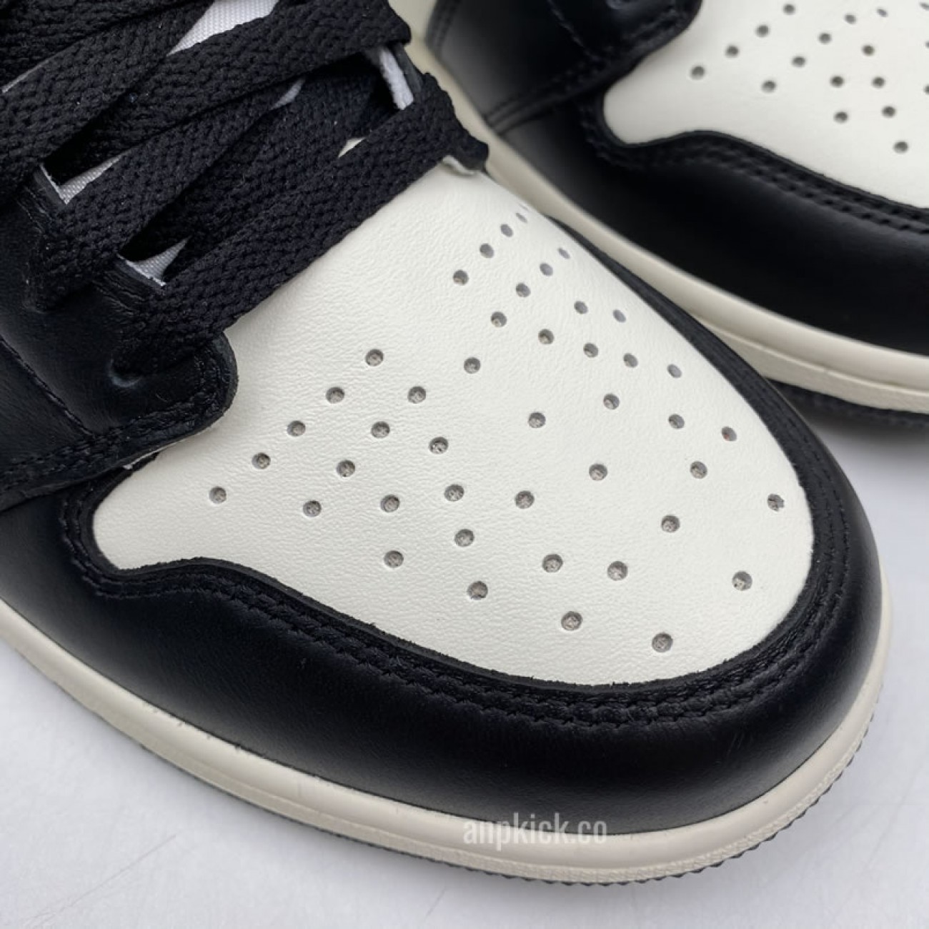 Air Jordan 1 Retro High Dark Mocha 2020 For Sale Release Date 555088-105