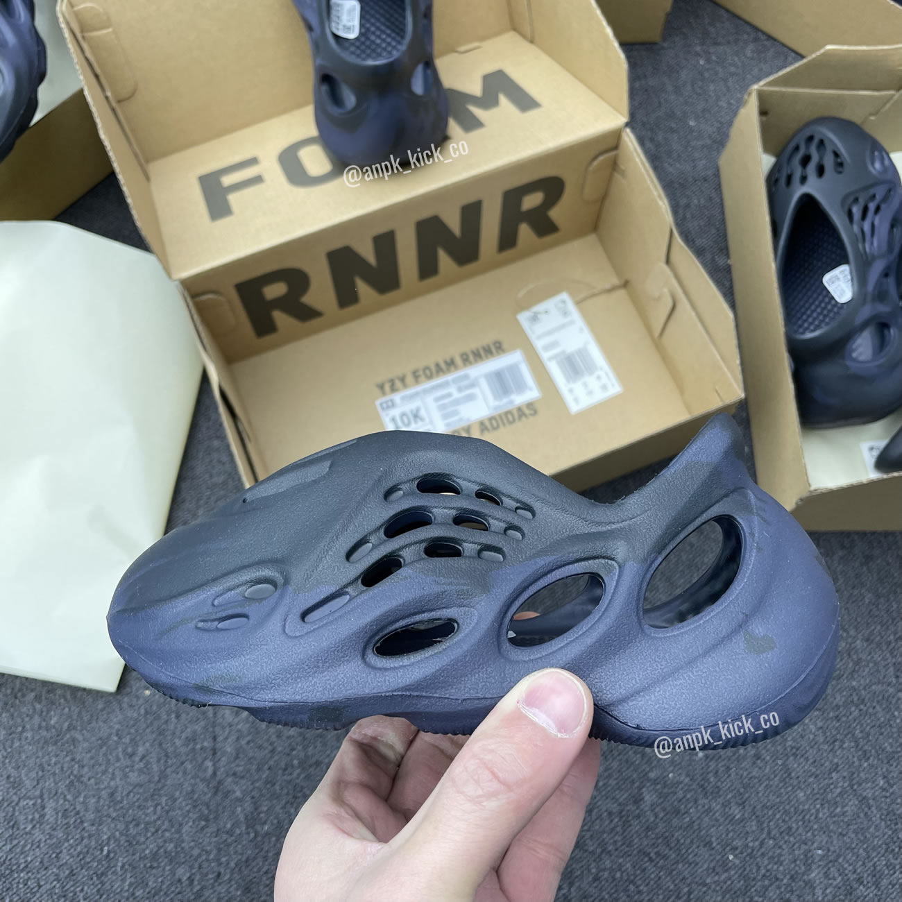 adidas Yeezy Foam RNNR MX Sand Grey GY3970 Mineral Blue GX8506 MX Cream Clay GX8802 Vermillion Red GX1136 (Kids)