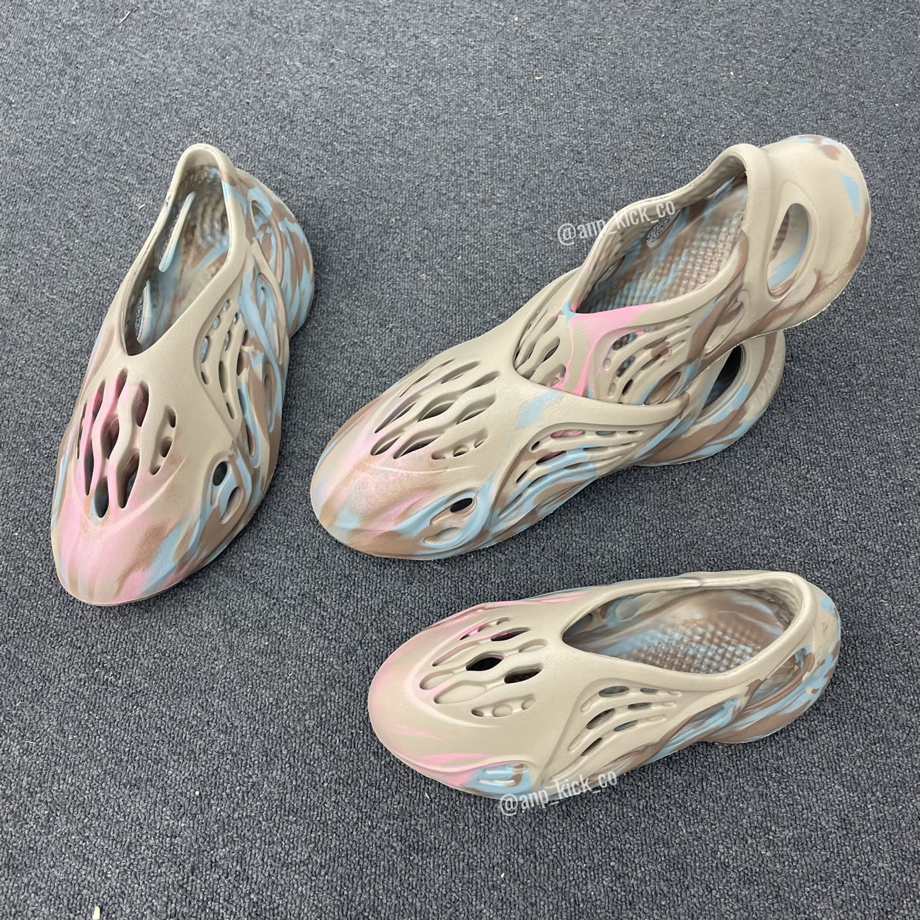 adidas Yeezy Foam RNNR MX Sand Grey GY3970 Mineral Blue GX8506 MX Cream Clay GX8802 Vermillion Red GX1136 (Kids)