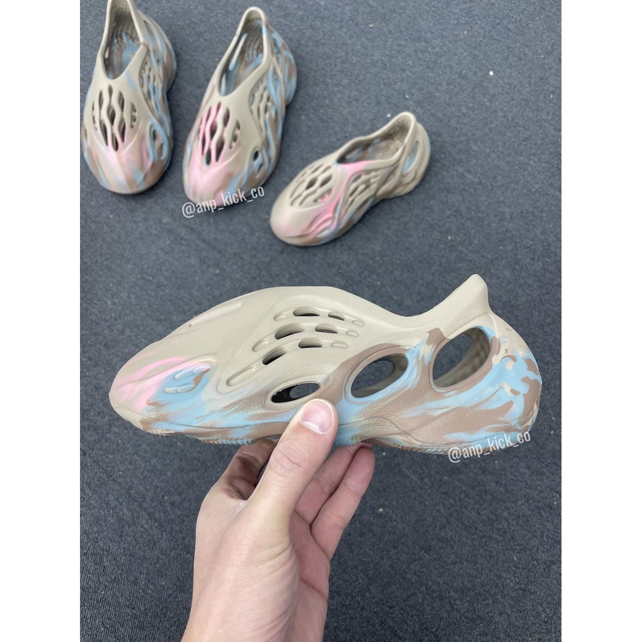 adidas Yeezy Foam RNNR MX Sand Grey GY3970 Mineral Blue GX8506 MX Cream Clay GX8802 Vermillion Red GX1136 (Kids)