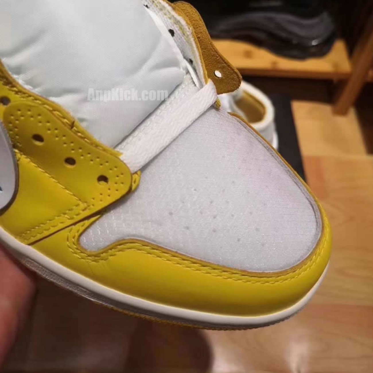 Off-White x Air Jordan 1 Yellow Chicago New Release For Sale