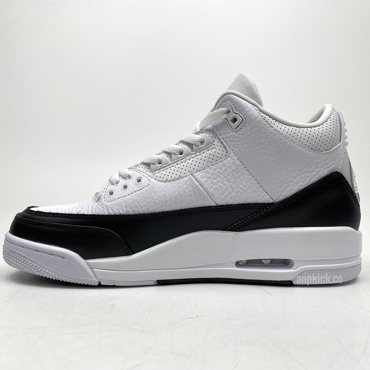 Fragment x Air Jordan 3 Retro SP White/Black Release Date DA3595-100