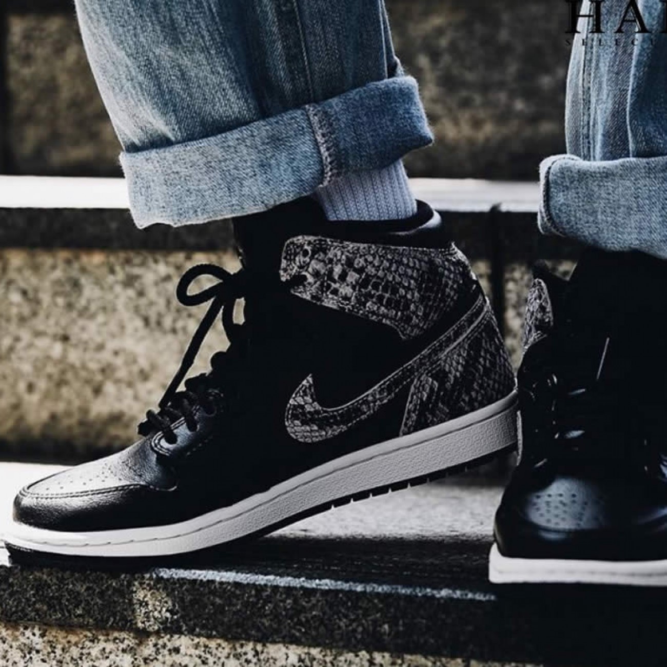 Air Jordan 1 Retro High Snakeskin Black Shoes AH7389-004