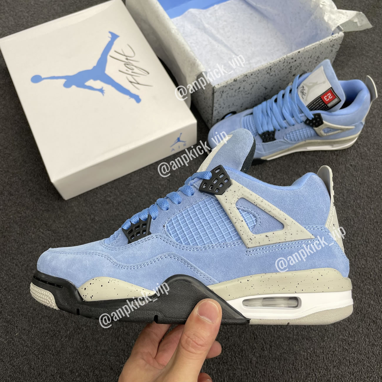 Air Jordan 4 University Blue / UNC CT8527-400