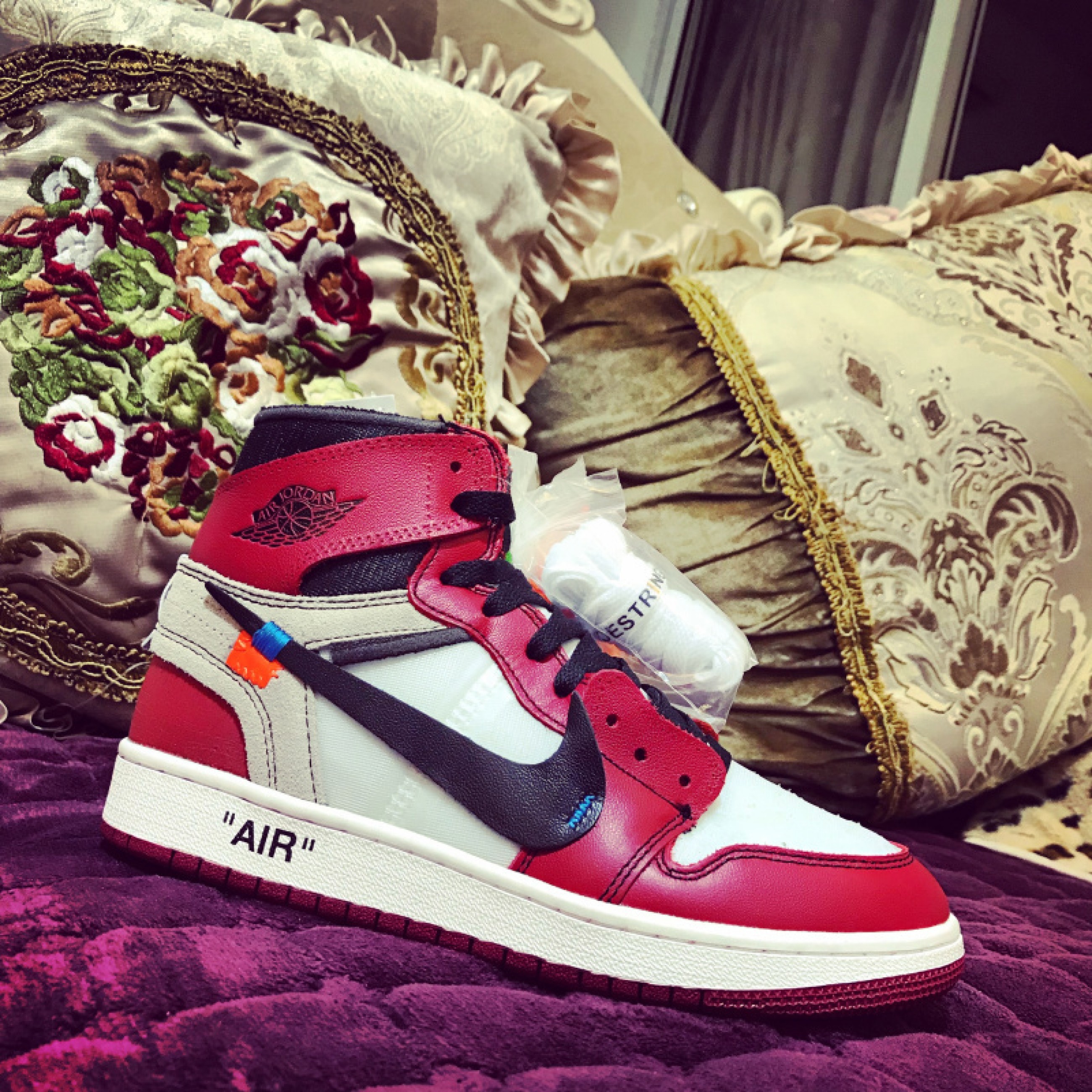OFF-WHITE x Air Jordan 1 Chicago Mens GS AA3834-101