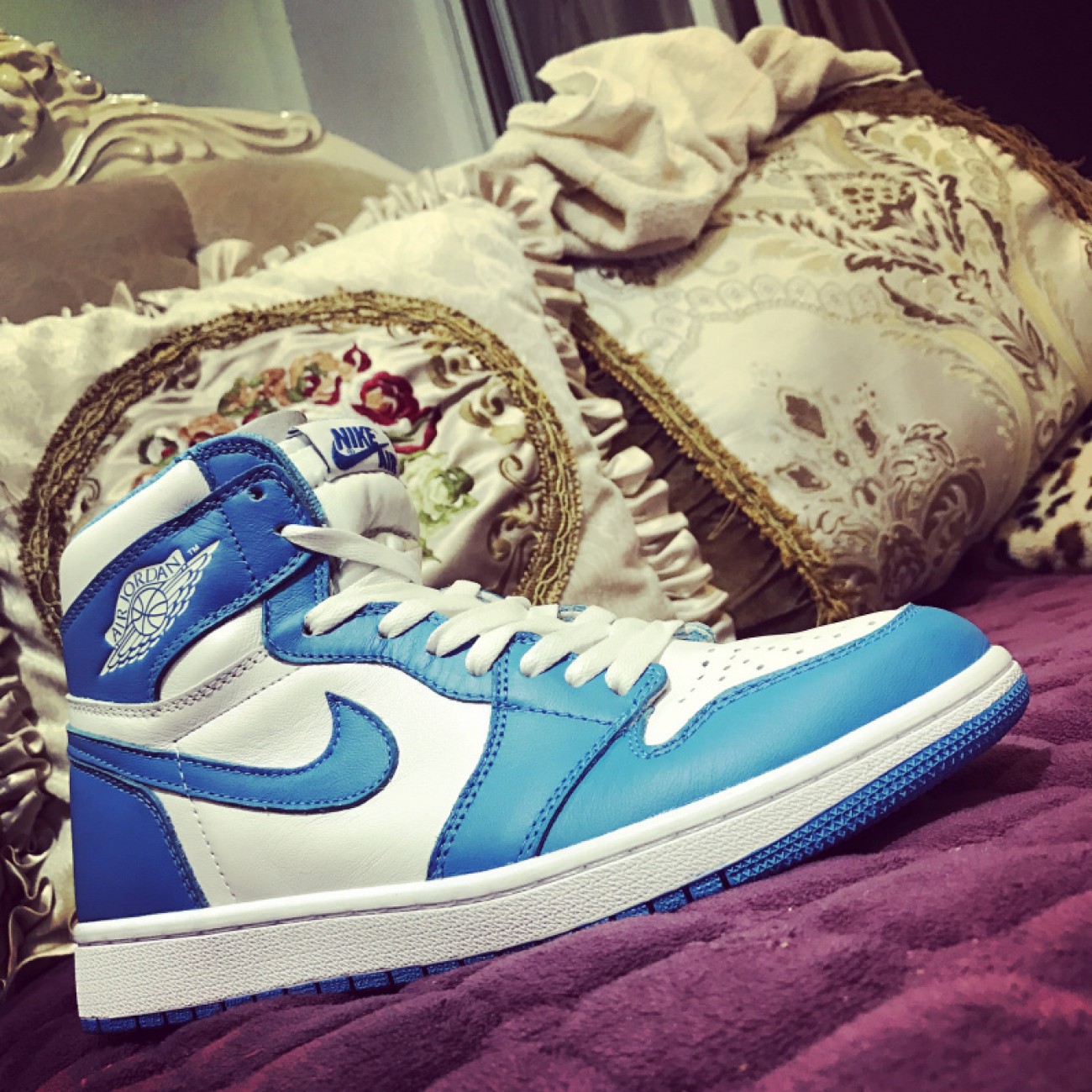 Air Jordan 1 High OG UNC 555088-117