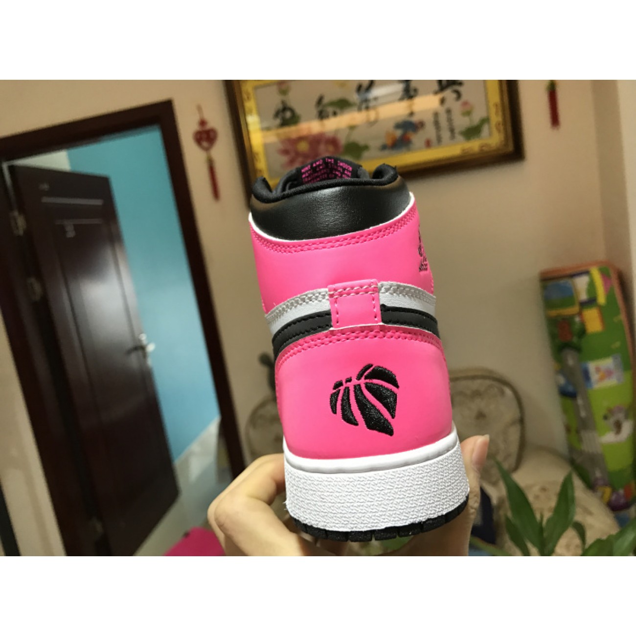 Air Jordan 1 GS Valentines Day 881426-009