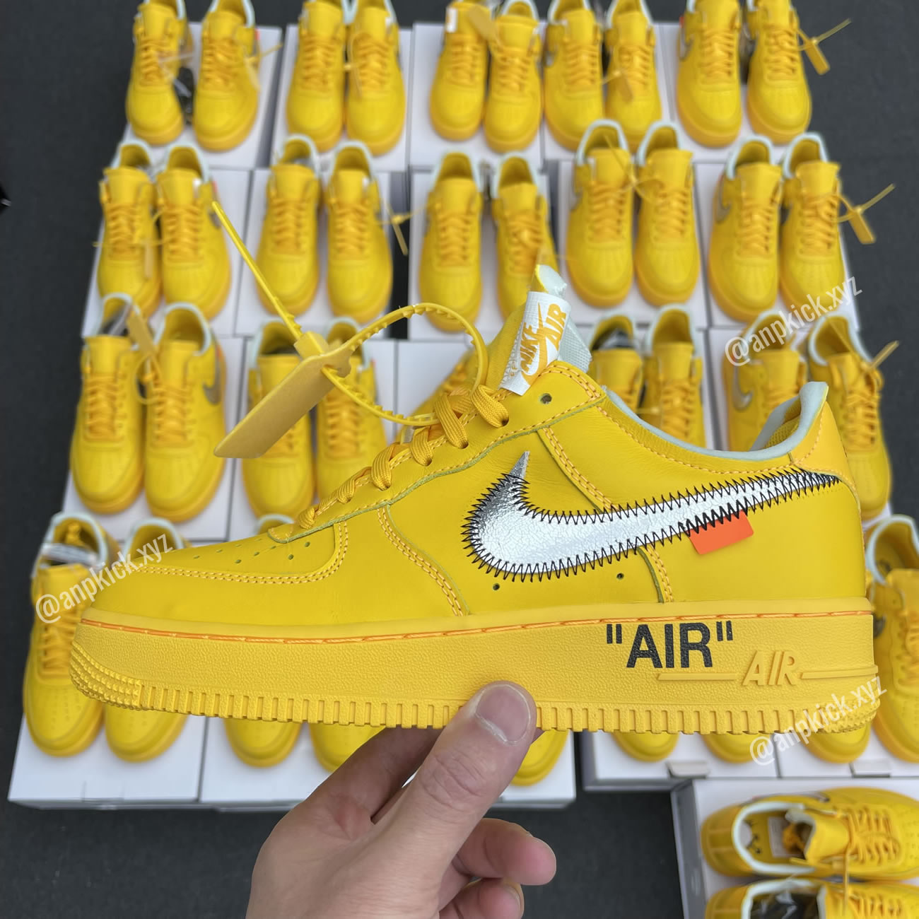 Off-White x Nike Air Force 1 University Gold DD1876-700