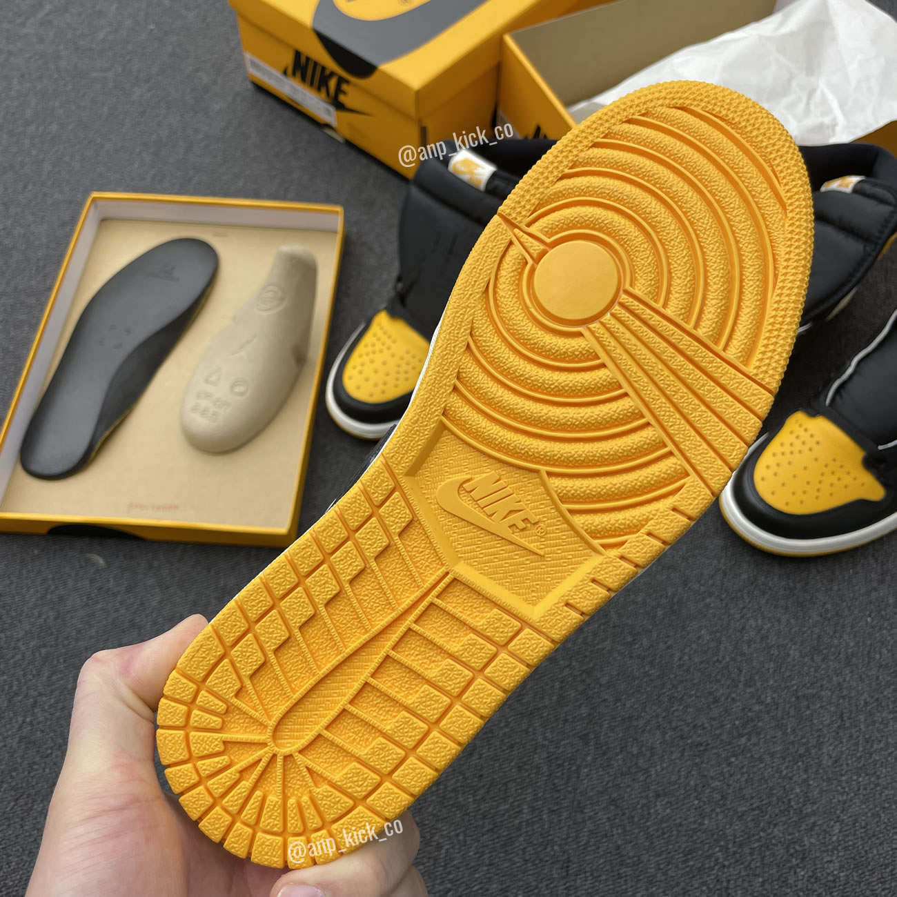 Air Jordan 1 Retro High OG Yellow Toe 555088-711 TAXI