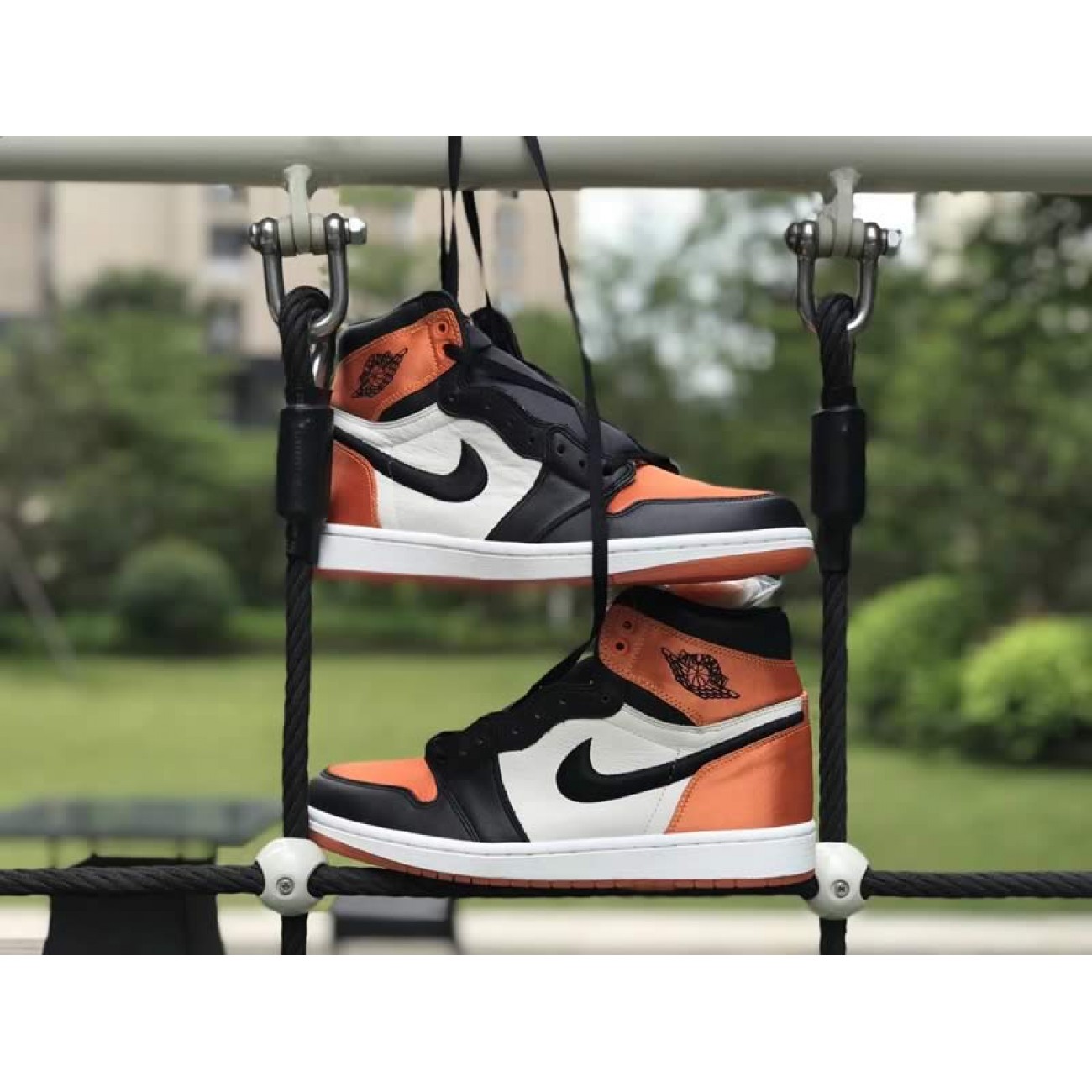 Air Jordan 1 Satin Shattered Backboard AV3725-010