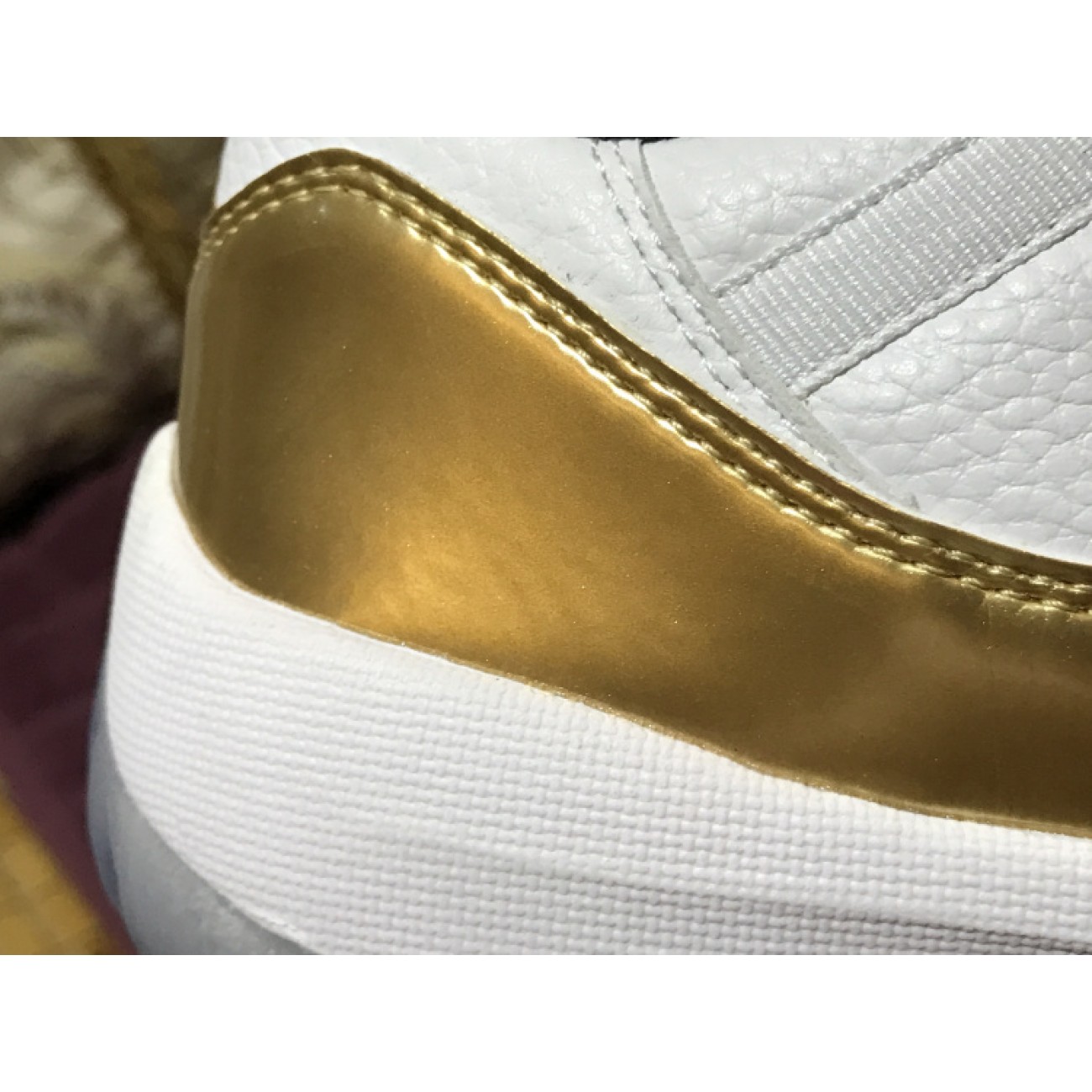 Air Jordan 11 Low Gold Medal 528895-103