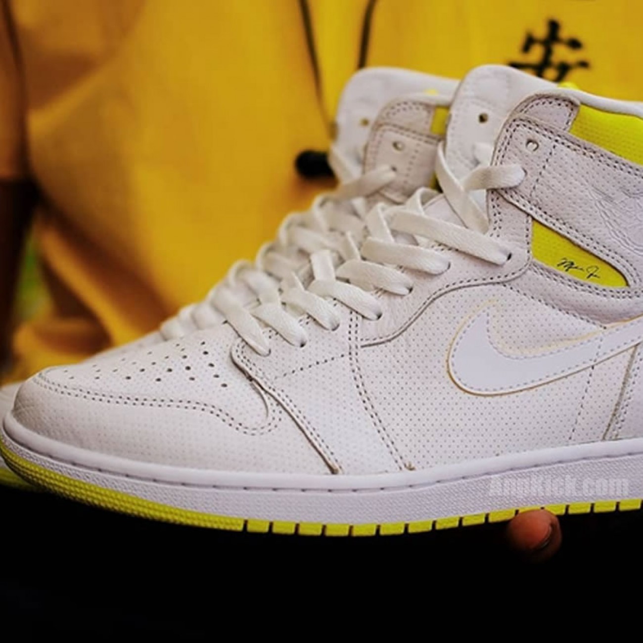 Air Jordan 1 Retro High OG First Class Flight Release Date 555088-170