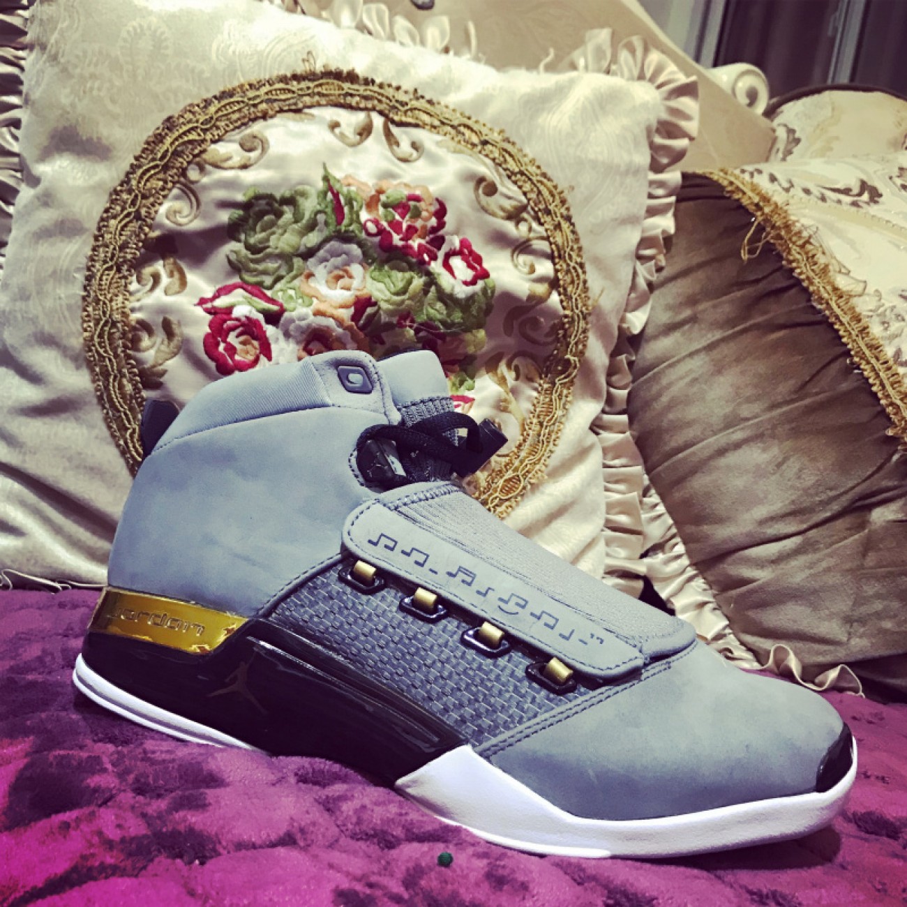 Air Jordan 17 TrophyRoom AH7963-023