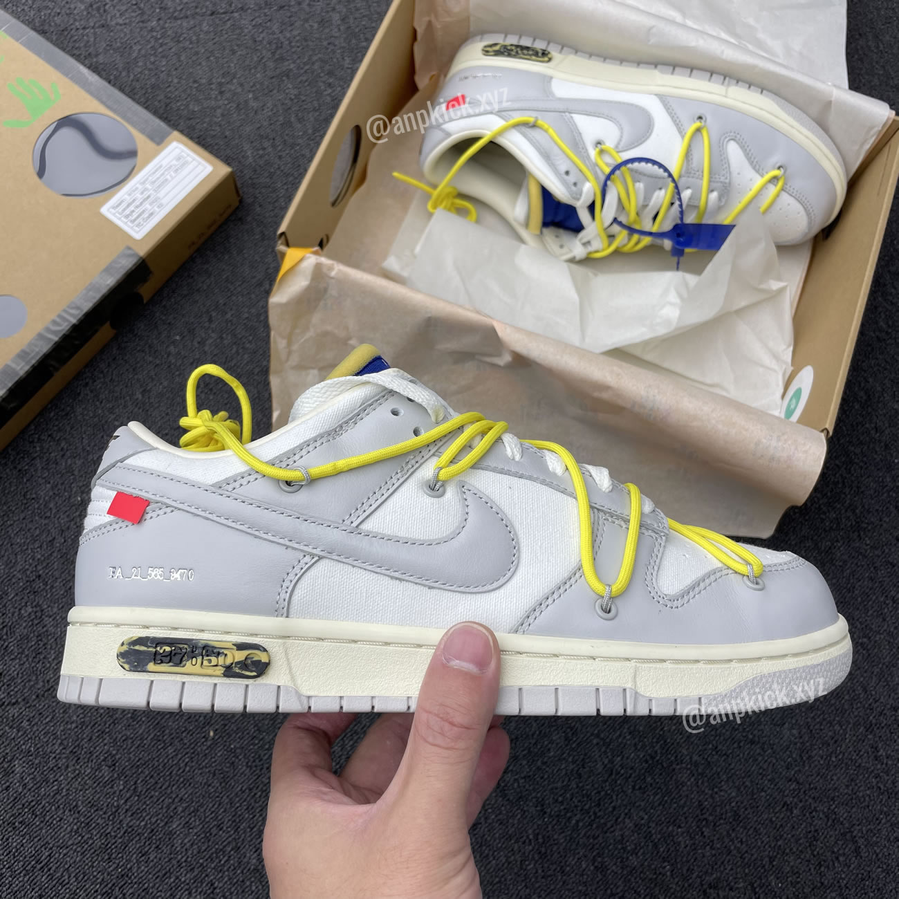 Off-White x Nike SB Dunk Low The 27 Of 50 Sail/Neutral Grey DM1602-120