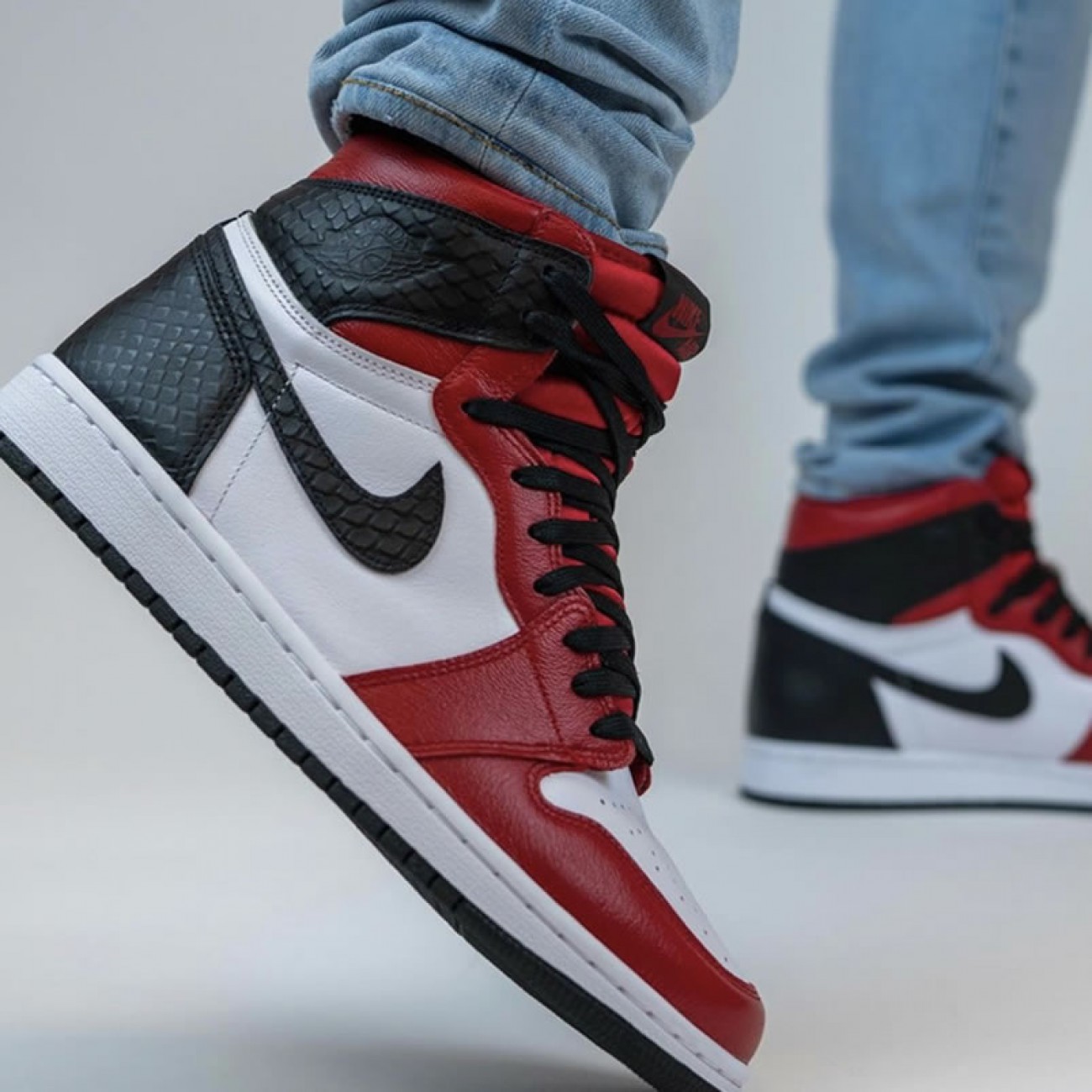 Air Jordan 1 Retro High OG Satin Snake CD0461-601