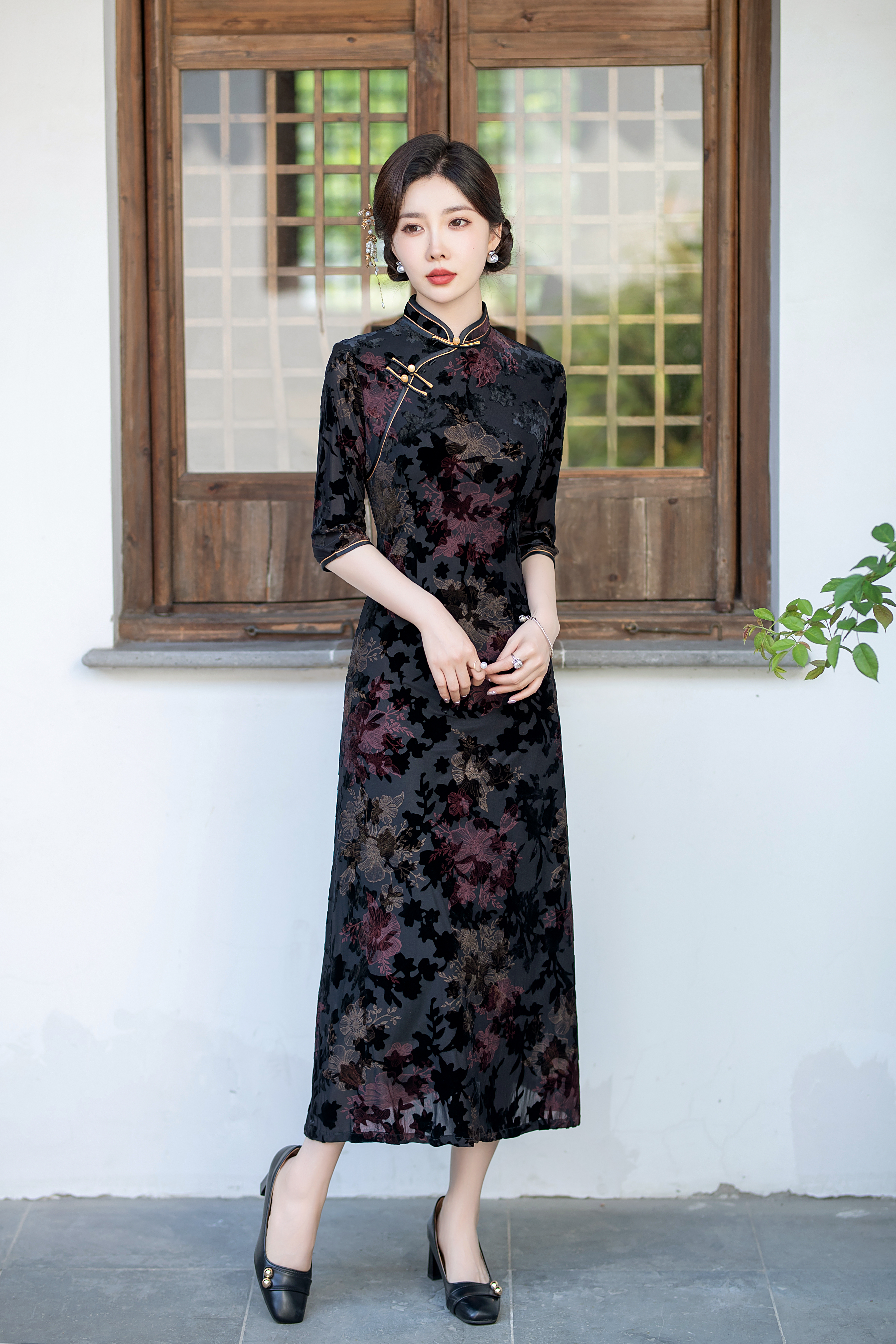 Flower Embroidery Half Sleeve Cheongsam Dress
