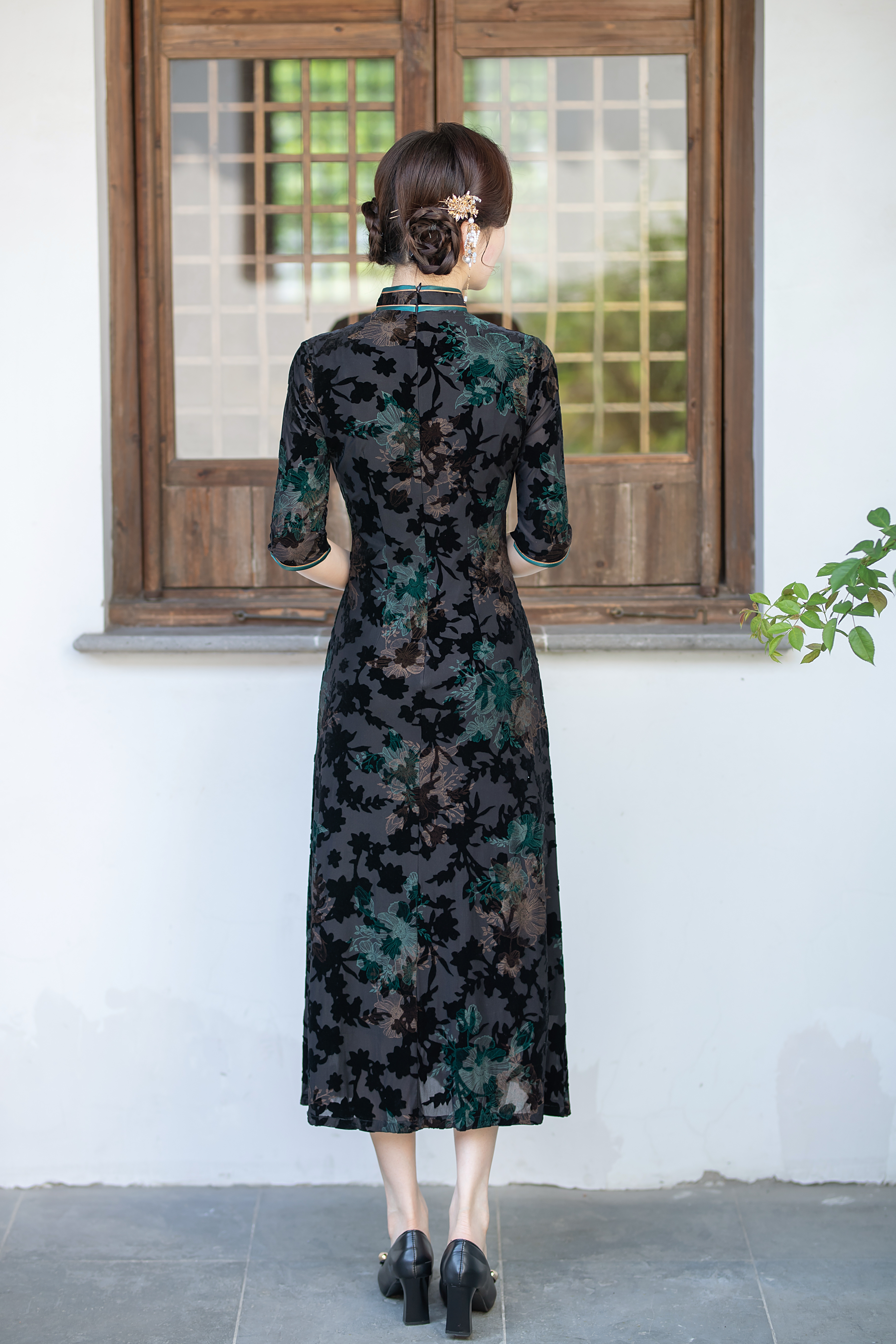 Flower Embroidery Half Sleeve Cheongsam Dress