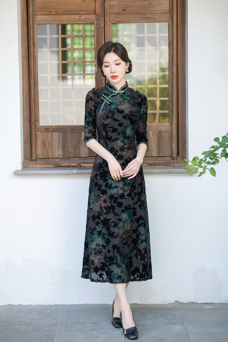 Flower Embroidery Half Sleeve Cheongsam Dress