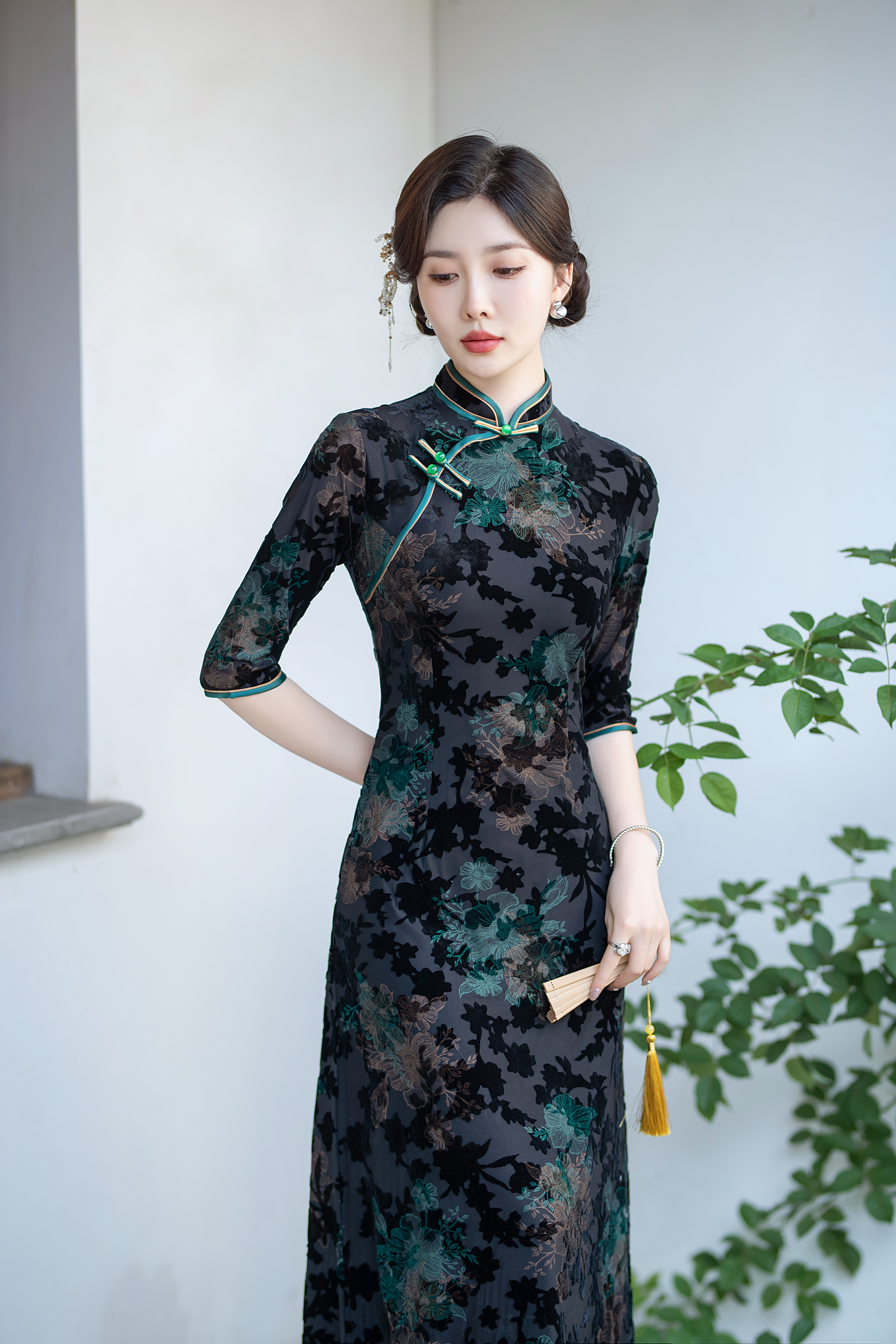 Flower Embroidery Half Sleeve Cheongsam Dress