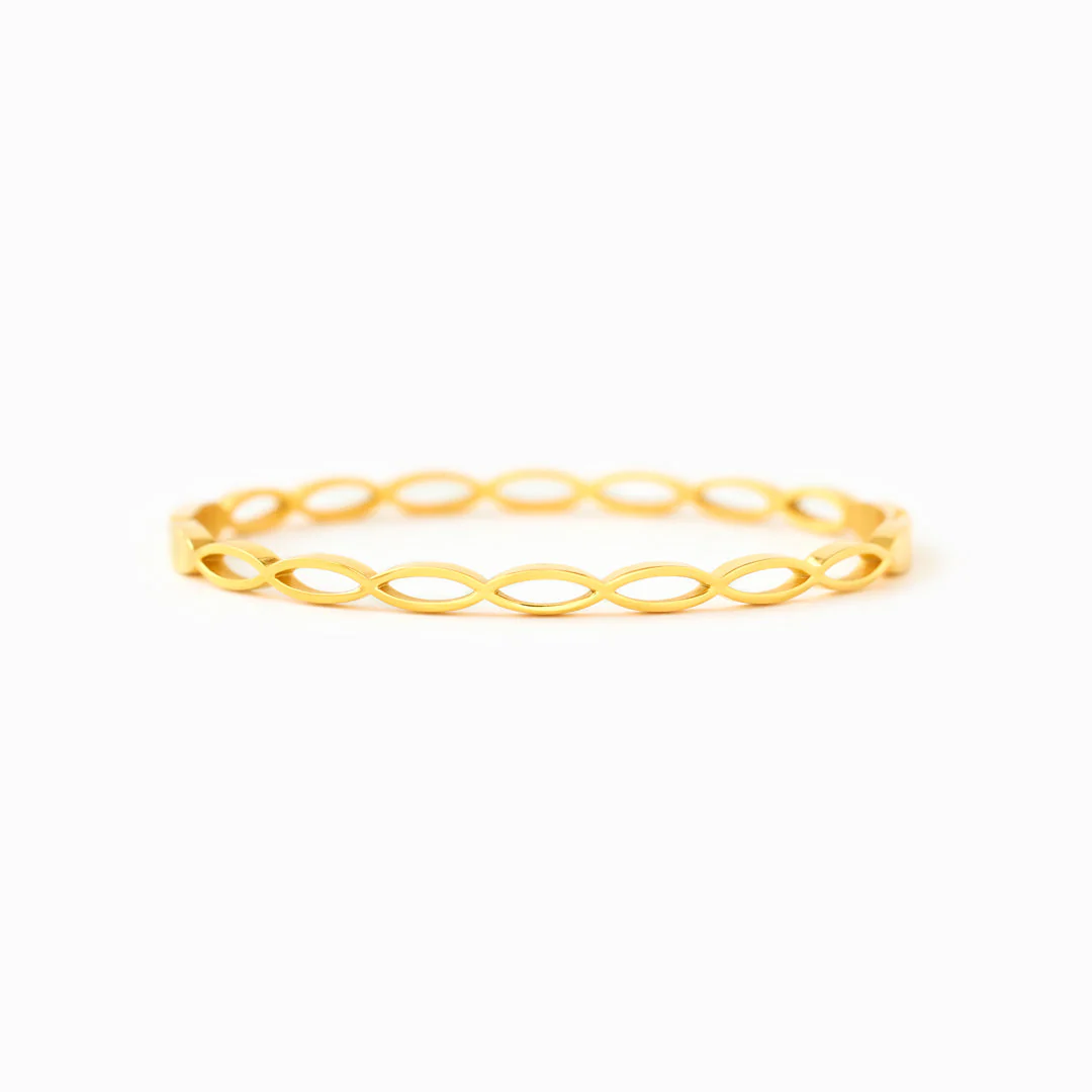 Small Circle Of Female Friends Matching Weave Bracelet