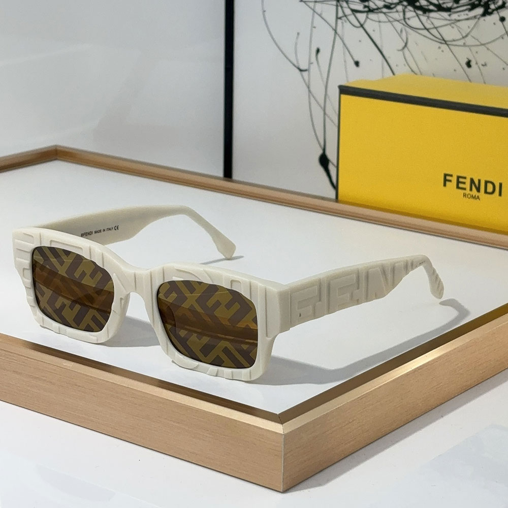 Fendi Full frame Logo Sunglasses Top quality
