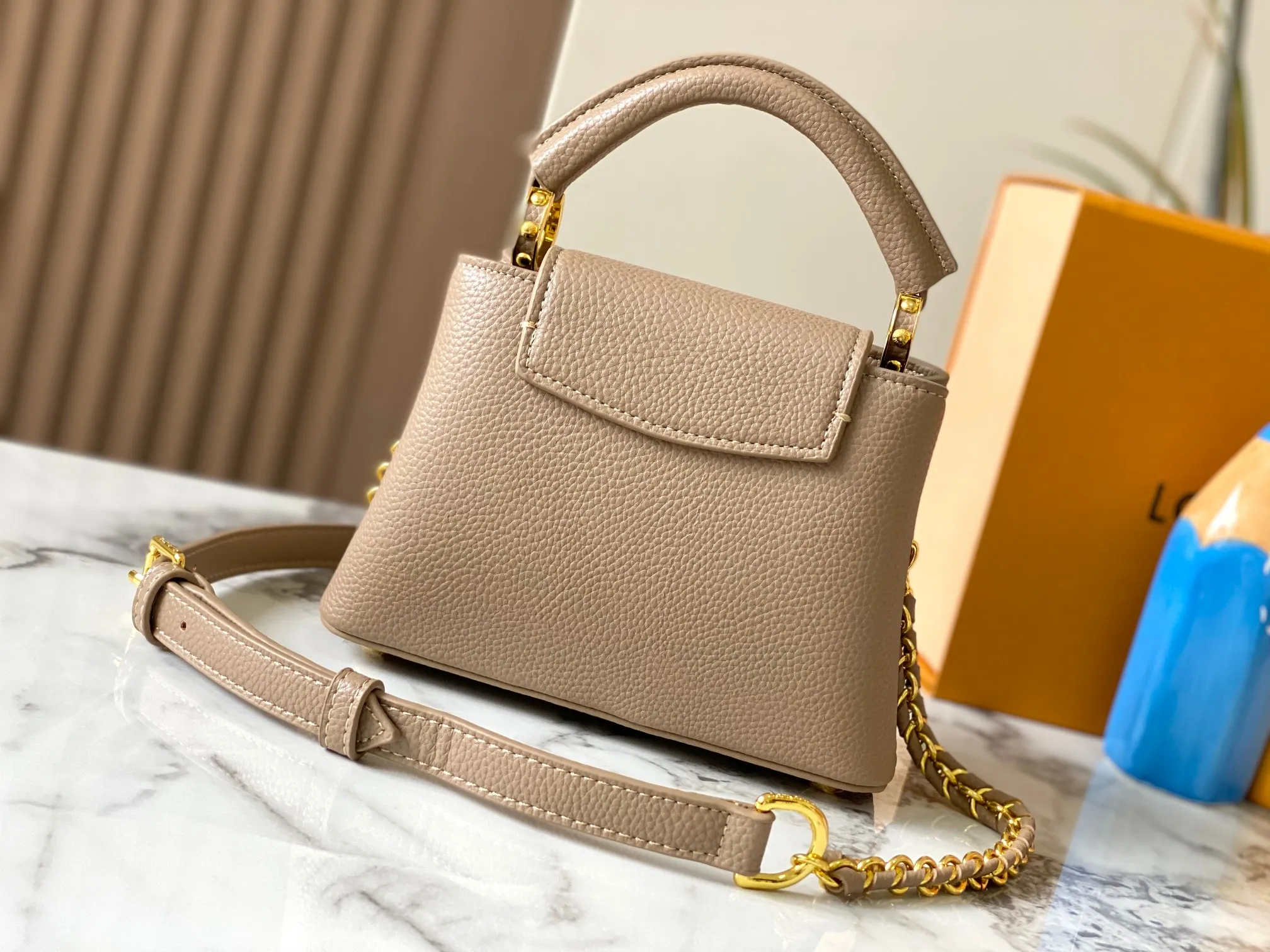 Louis Milky Way Capucines BB Taurillon leather M23082 size: 21×14×8cm